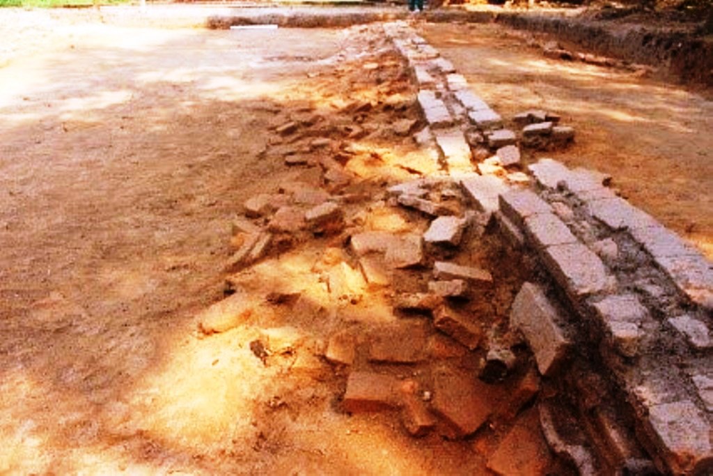 Cận cảnh 'con đường thiêng' ở thánh địa Mỹ Sơn- Ảnh 2. Cận cảnh 'con đường thiêng' ở thánh địa Mỹ Sơn- Ảnh 2.