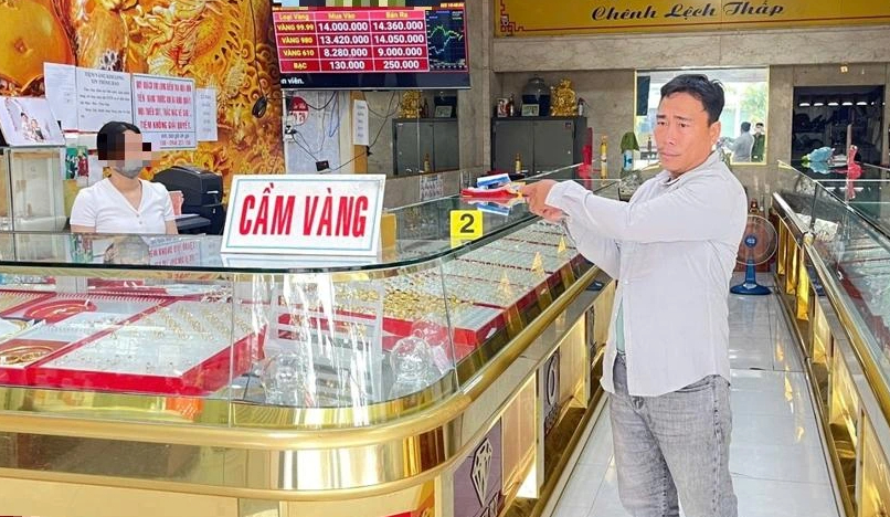 'trót lọt' 2 lần mang vàng giả đến tiệm vàng cầm cố được 165 triệu đồng - Ảnh 1.