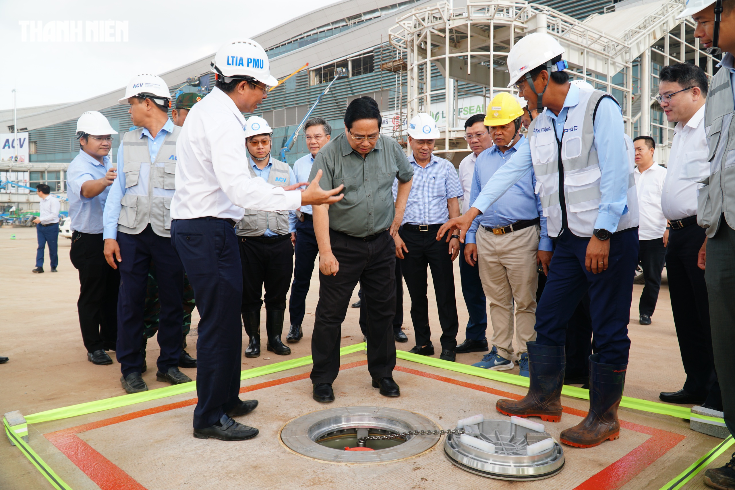 Thủ tướng kiểm tra sân bay Long Thành trước ngày đón chuyến bay đầu tiên ngày 19.12- Ảnh 4. Thủ tướng kiểm tra sân bay Long Thành trước ngày đón chuyến bay đầu tiên ngày 19.12- Ảnh 4.
