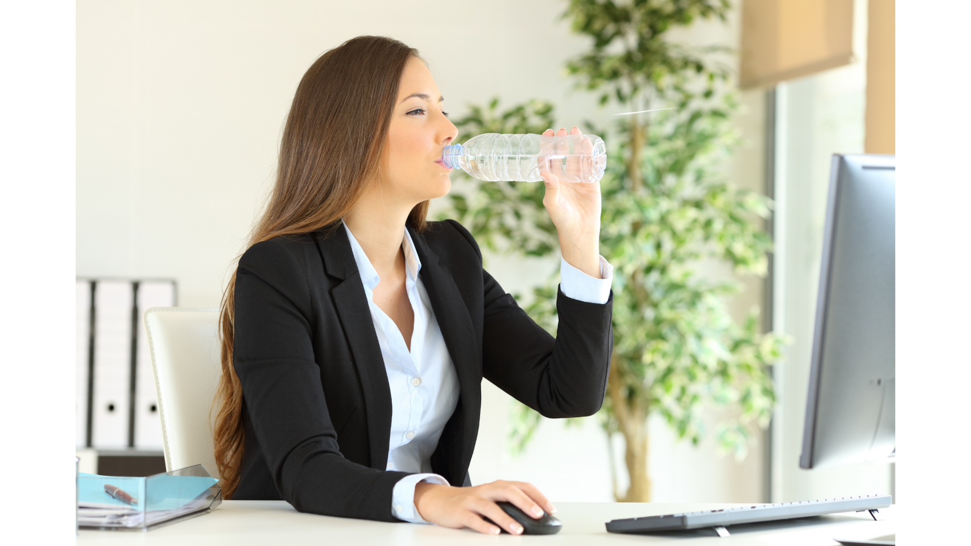 Bác sĩ ơi: Cảnh báo mất nước khi ngồi điều hòa nhiều - Ảnh 1.