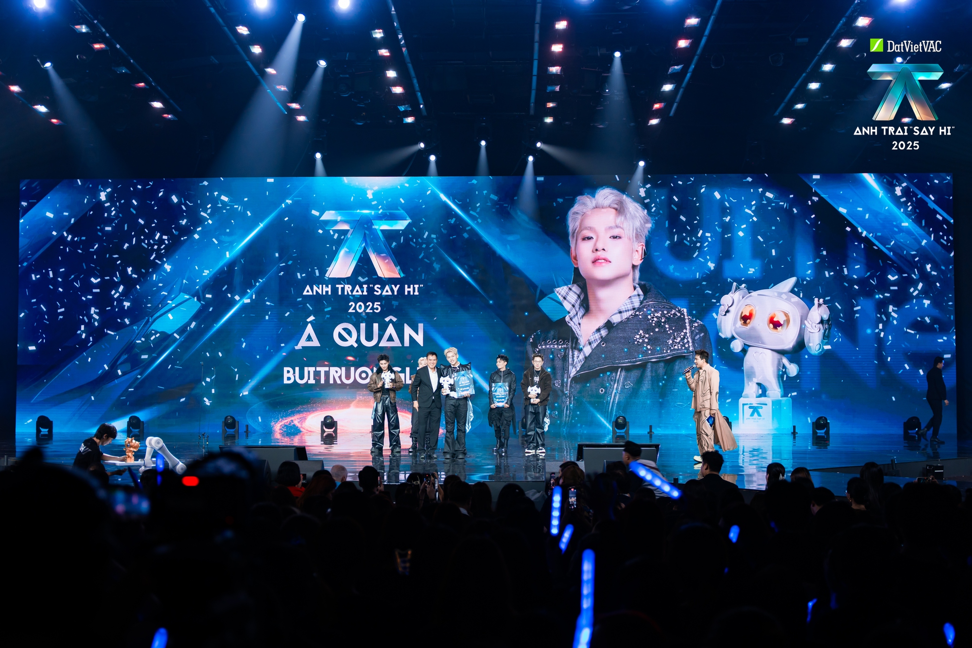 Negav menimbulkan kontroversi ketika ia memenangkan tempat pertama di 'Brother Says Hi 2025' - Foto 3. Negav gây tranh cãi khi đoạt quán quân ‘Anh trai say hi 2025’ - Ảnh 3.