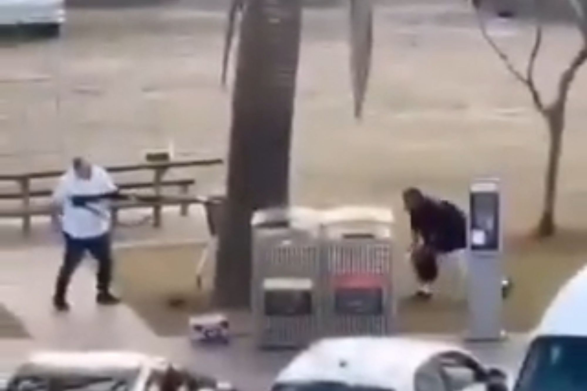 'Anh hùng' tay không tước súng của đối tượng xả súng Sydney - Ảnh 2.