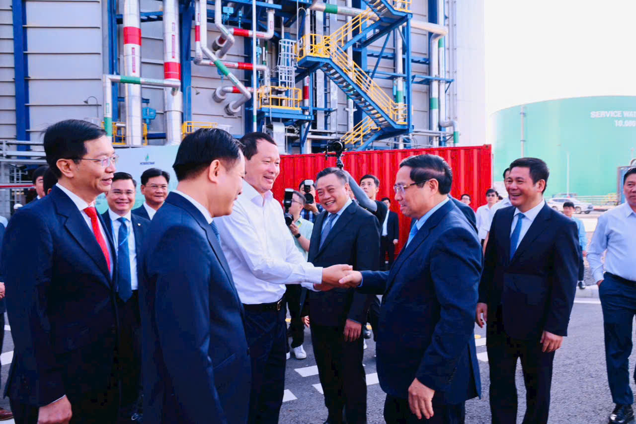 Vận hành tổ hợp nhà máy LNG đầu tiên của Việt Nam ở Nhơn Trạch- Ảnh 1. Vận hành tổ hợp nhà máy LNG đầu tiên của Việt Nam ở Nhơn Trạch- Ảnh 1.