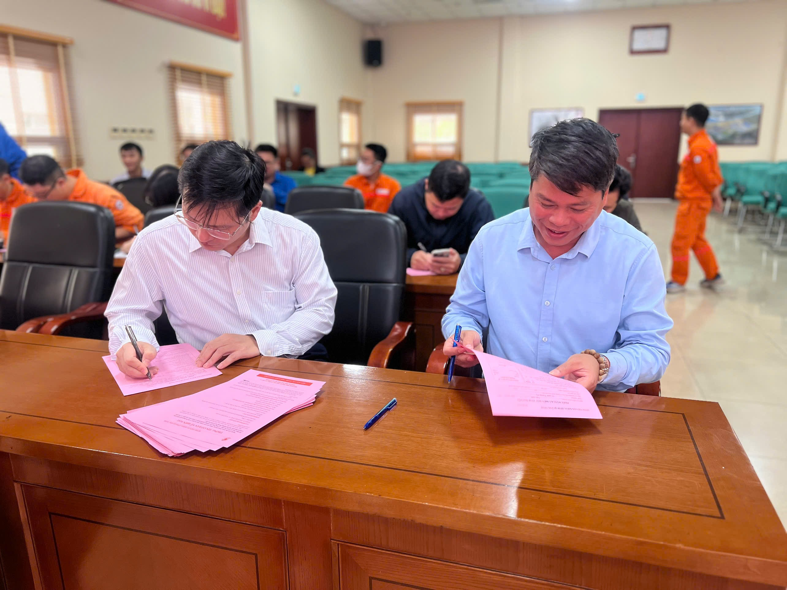 Công ty Nhiệt điện Mông Dương hưởng ứng Tuần lễ hồng EVN lần thứ XI - Ảnh 1.