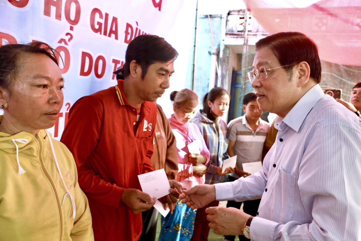 Ông Phan Đình Trạc khởi công xây dựng nhà cho người dân vùng lũ tại Lâm Đồng - Ảnh 2. Ông Phan Đình Trạc khởi công xây dựng nhà cho người dân vùng lũ tại Lâm Đồng - Ảnh 2.