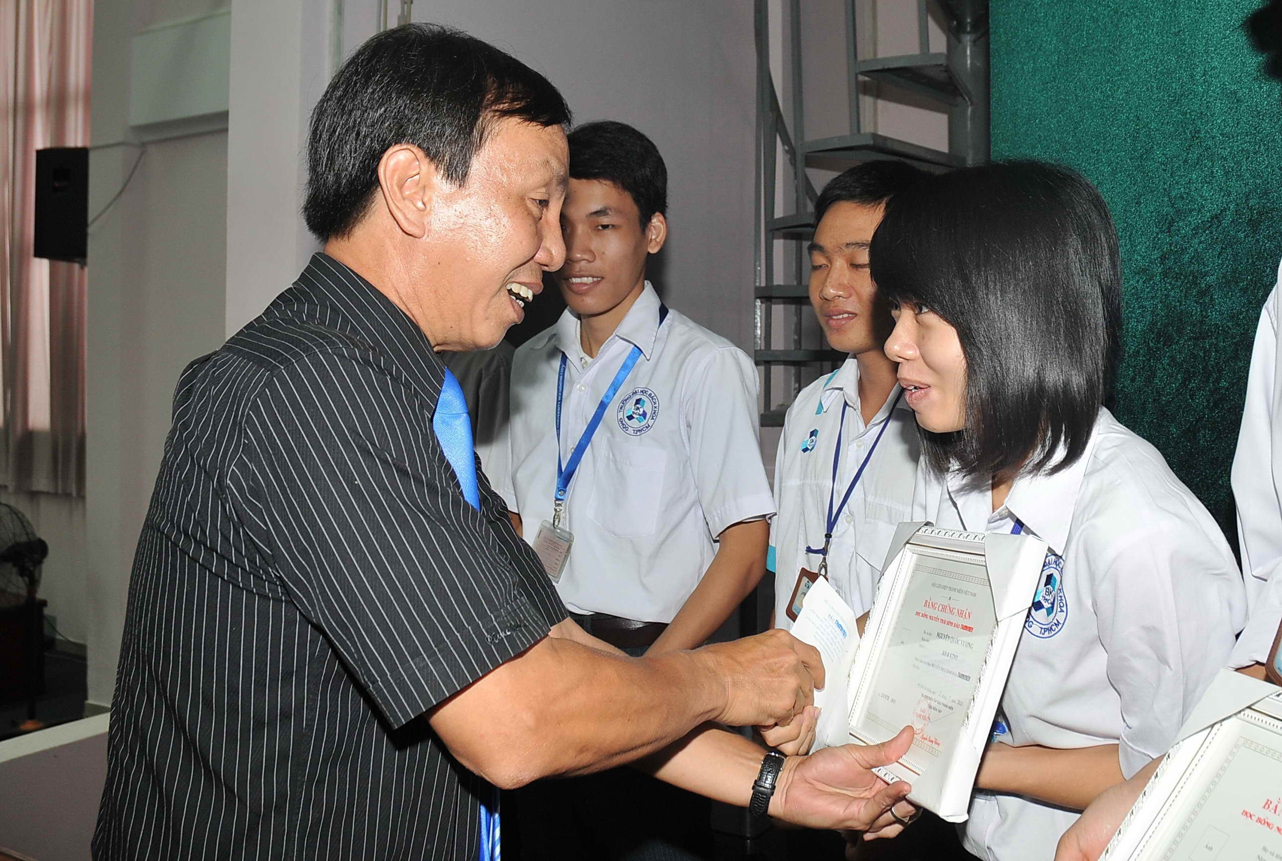 Học bổng Nguyễn Th&aacute;i B&igrave;nh: Tiếp sức cho thế hệ trẻ vượt kh&oacute; học tập - Ảnh 2.