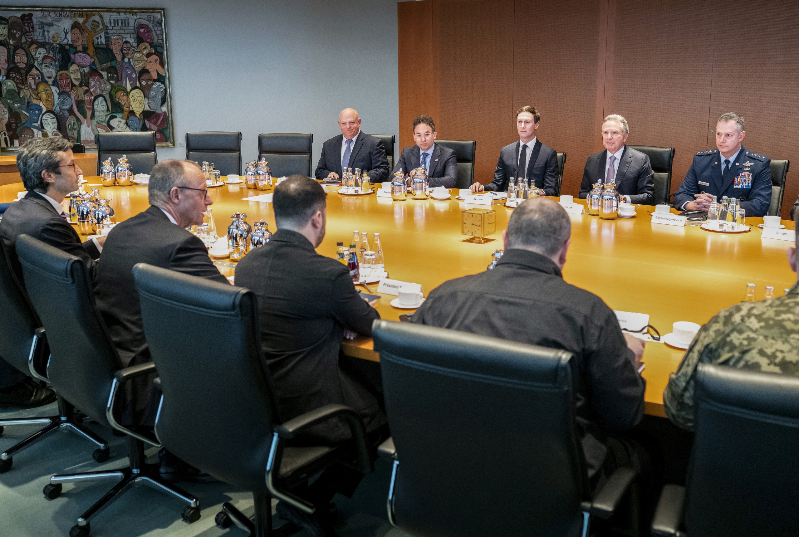 Chiến sự Ukraine ngày 1.391: Mỹ vẫn muốn Ukraine nhượng bộ Donbass, nhiều người Ukraine phản đối - Ảnh 2.