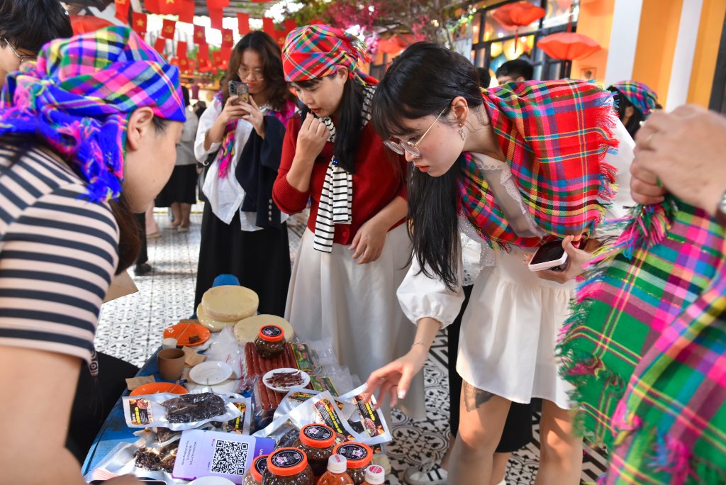 - Ảnh 2. - Ảnh 2.