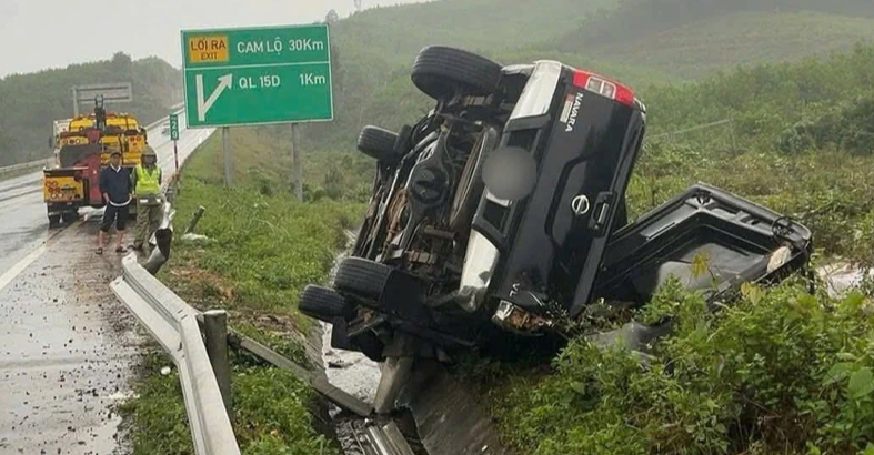 Nguyên nhân vụ tai nạn chết người trên cao tốc Cam Lộ - La Sơn- Ảnh 1.