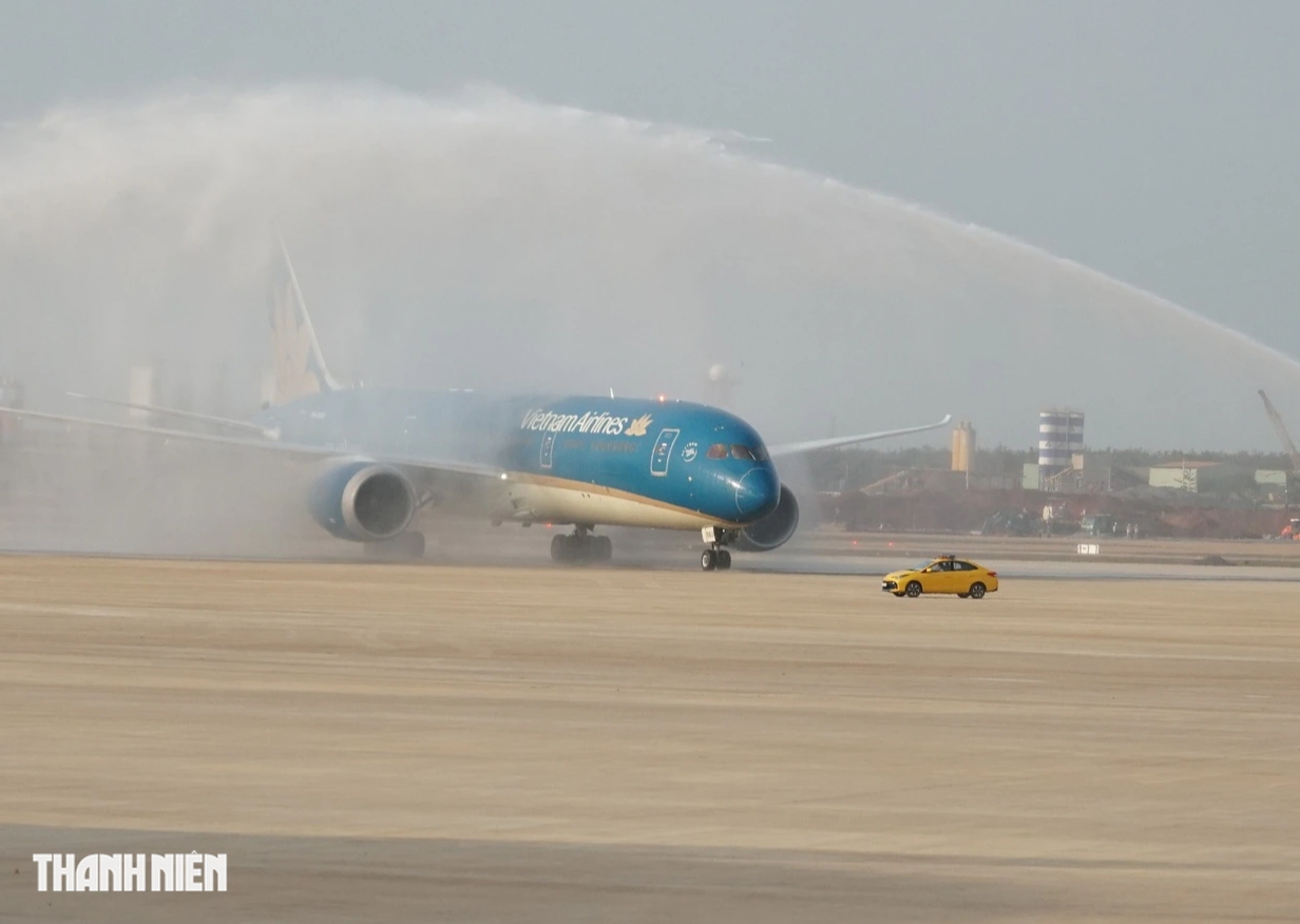 Cận cảnh chiếc máy bay Boeing 787, máy bay đầu tiên đáp xuống sân bay Long Thành - Ảnh 4.
