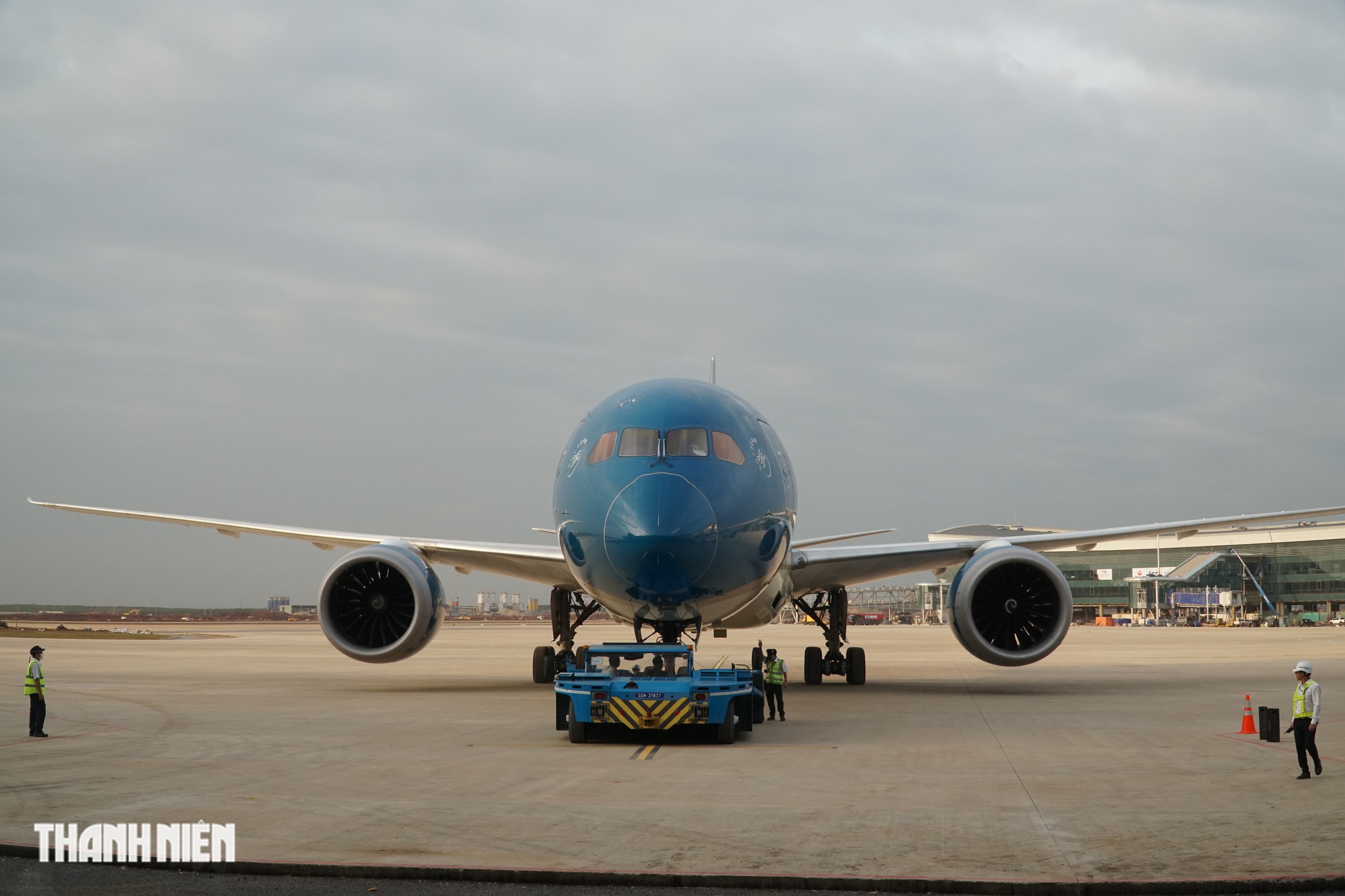 Cận cảnh chiếc máy bay Boeing 787, máy bay đầu tiên đáp xuống sân bay Long Thành - Ảnh 8.
