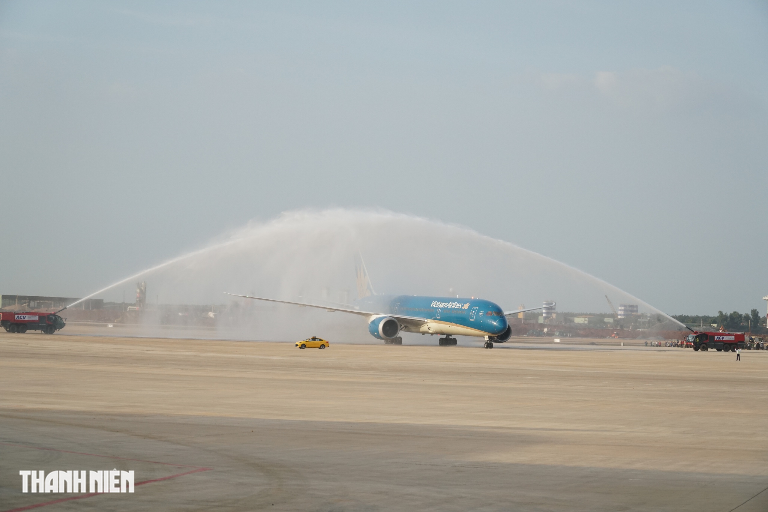 Cận cảnh chiếc máy bay Boeing 787, máy bay đầu tiên đáp xuống sân bay Long Thành - Ảnh 5.