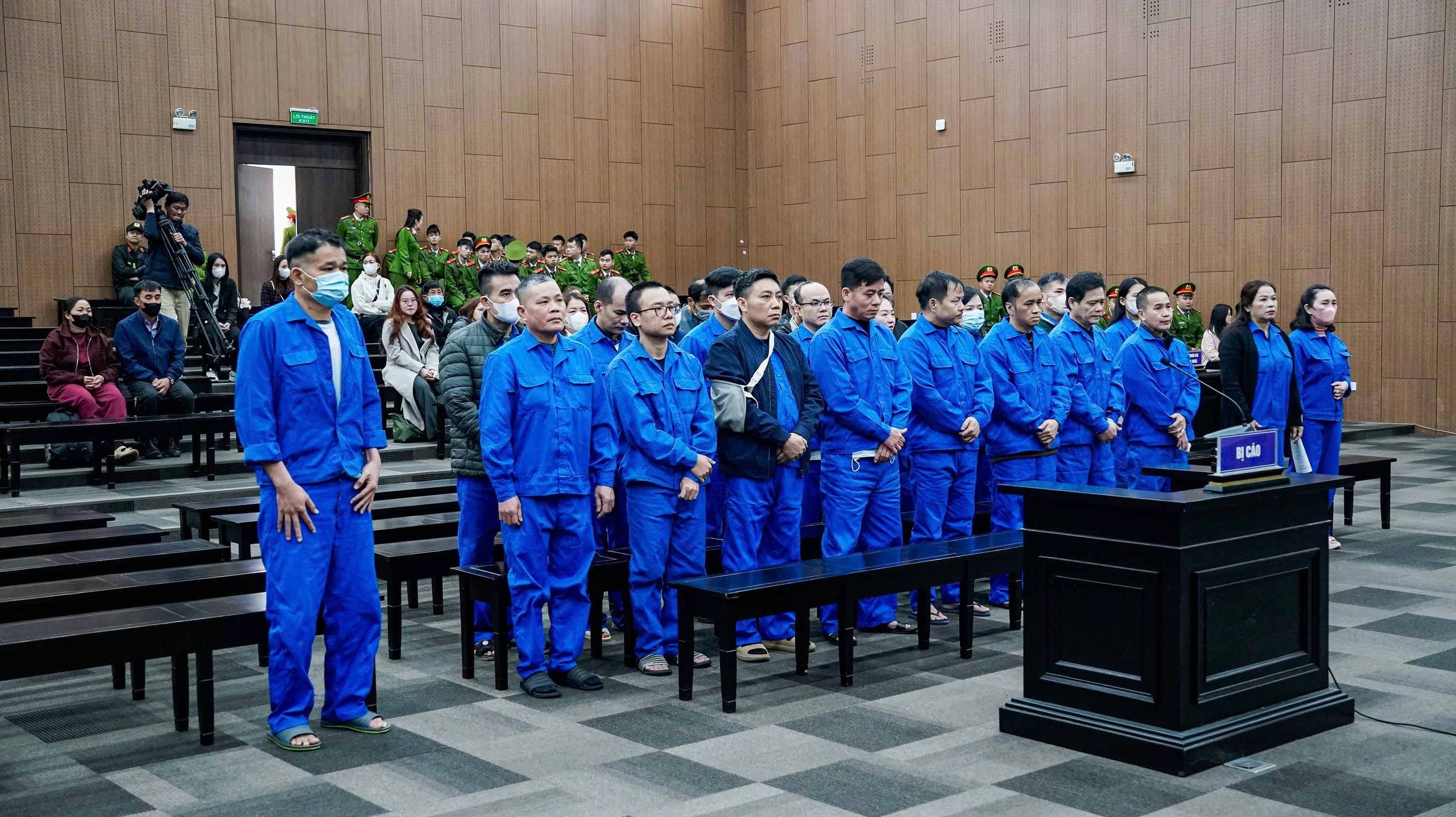 Cựu Phó chánh án TAND cấp cao tại Đà Nẵng phủ nhận cầm tiền để xử sai- Ảnh 1. Cựu Phó chánh án TAND cấp cao tại Đà Nẵng phủ nhận cầm tiền để xử sai- Ảnh 1.