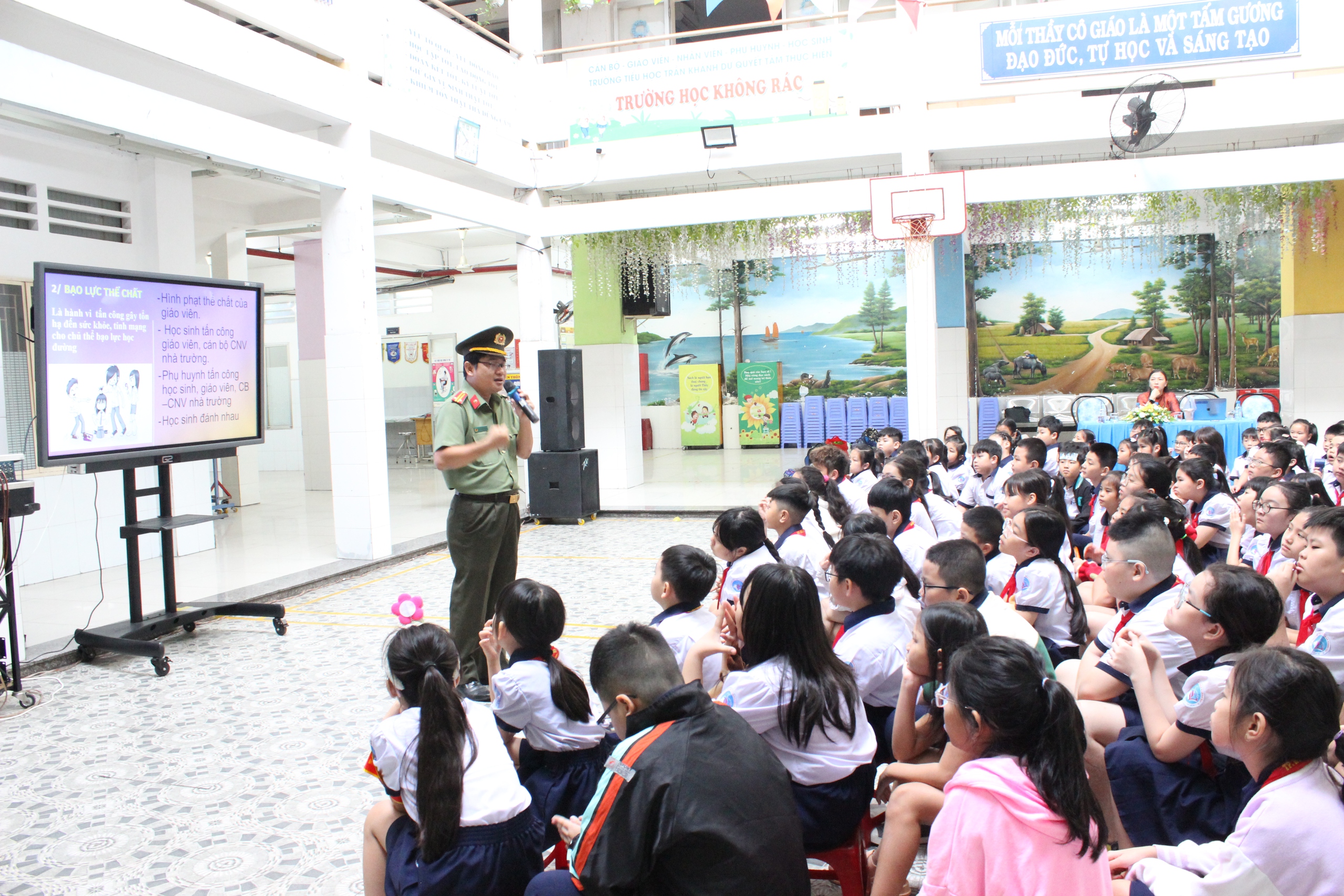 Câu nói 'đồ bị hiếp dâm', bạo lực học đường tàn nhẫn khiến nữ sinh tự sát - Ảnh 2.