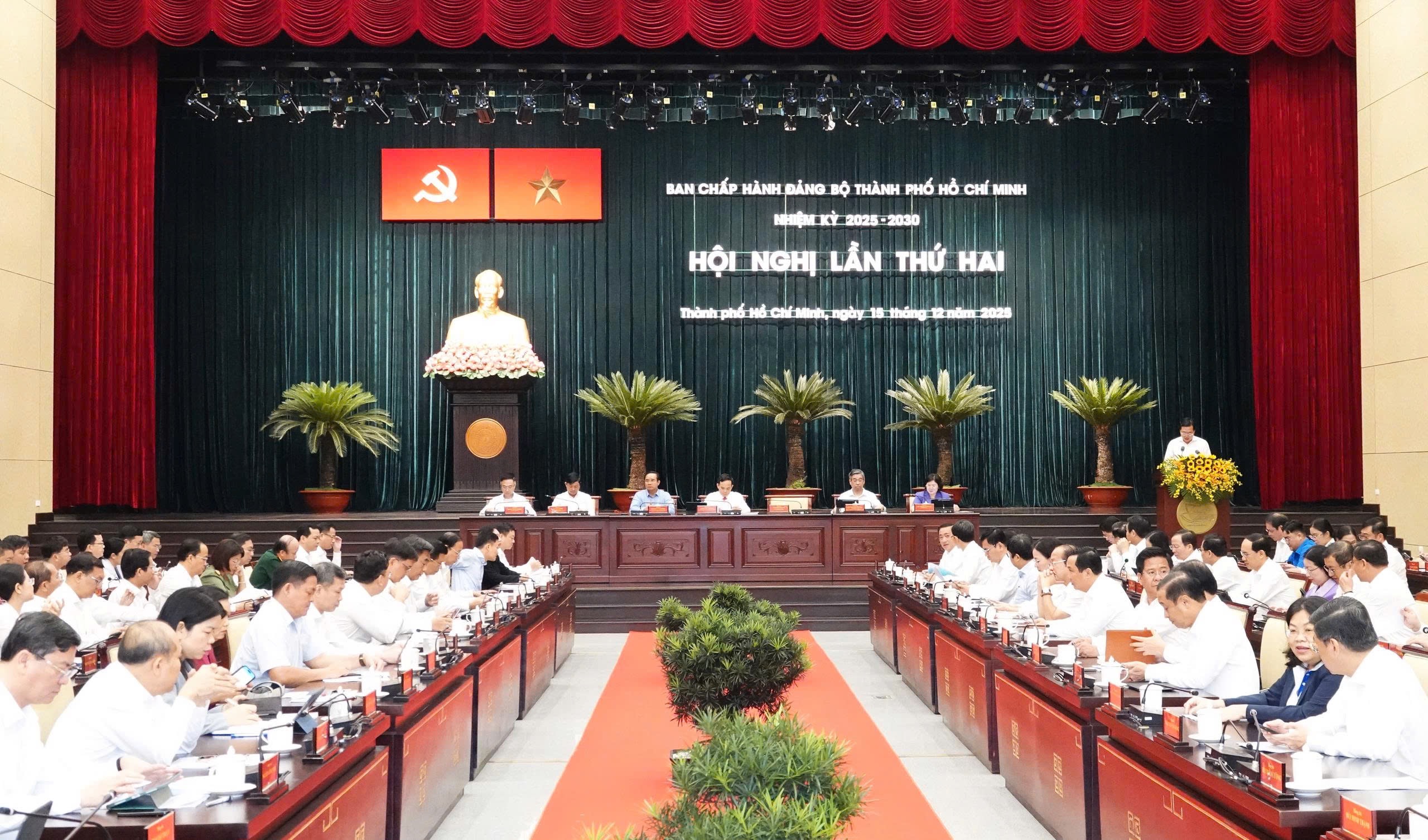 Thành ủy TP.HCM bàn giải pháp xử lý kẹt xe, ngập nước- Ảnh 2. Thành ủy TP.HCM bàn giải pháp xử lý kẹt xe, ngập nước- Ảnh 2.