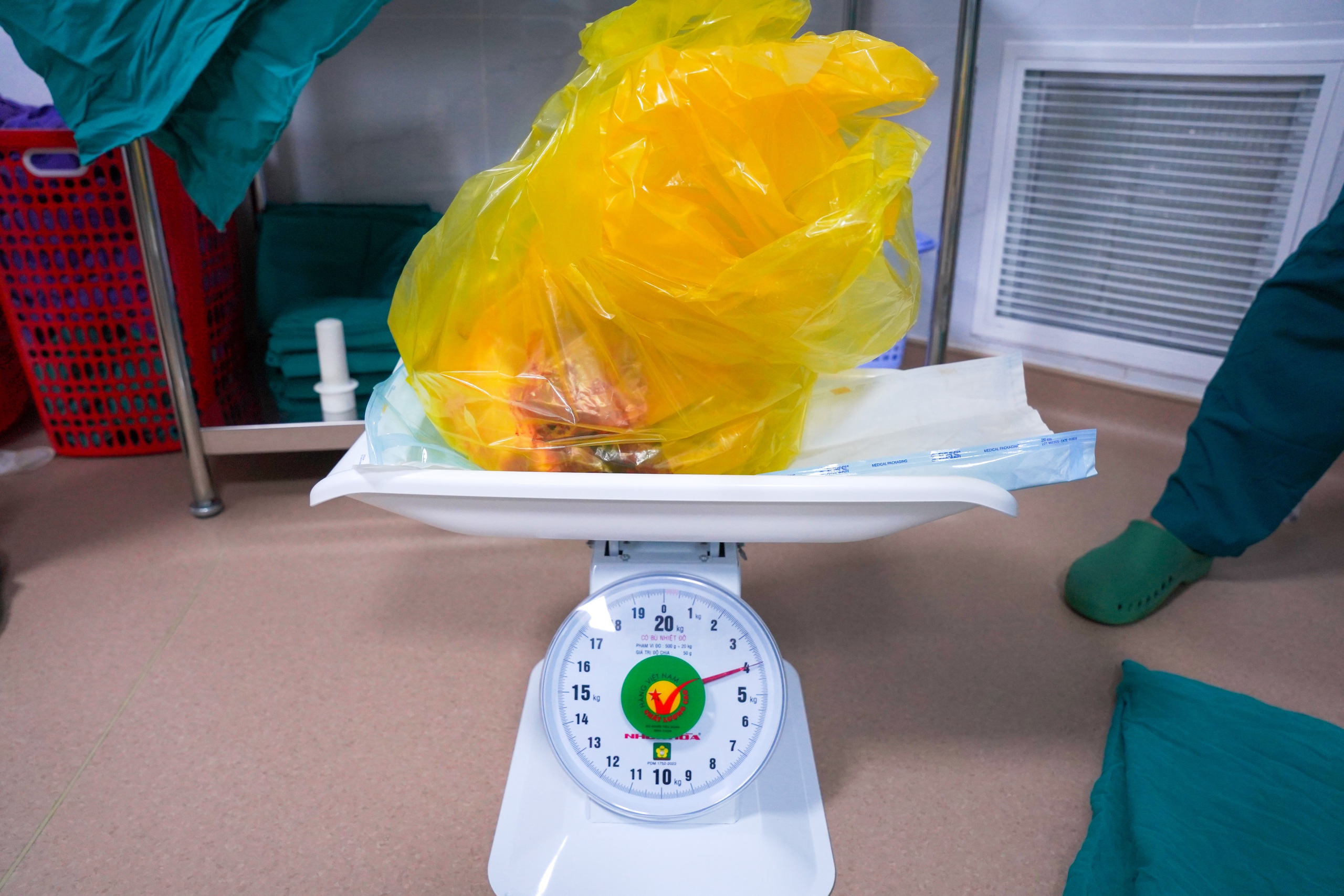 Phẫu Thuật Thành Công Khối U Xơ Tử Cung Khổng Lồ 4Kg Cho Bệnh Nhân Campuchia - Ảnh 1. Phẫu Thuật Thành Công Khối U Xơ Tử Cung Khổng Lồ 4Kg Cho Bệnh Nhân Campuchia - Ảnh 1.