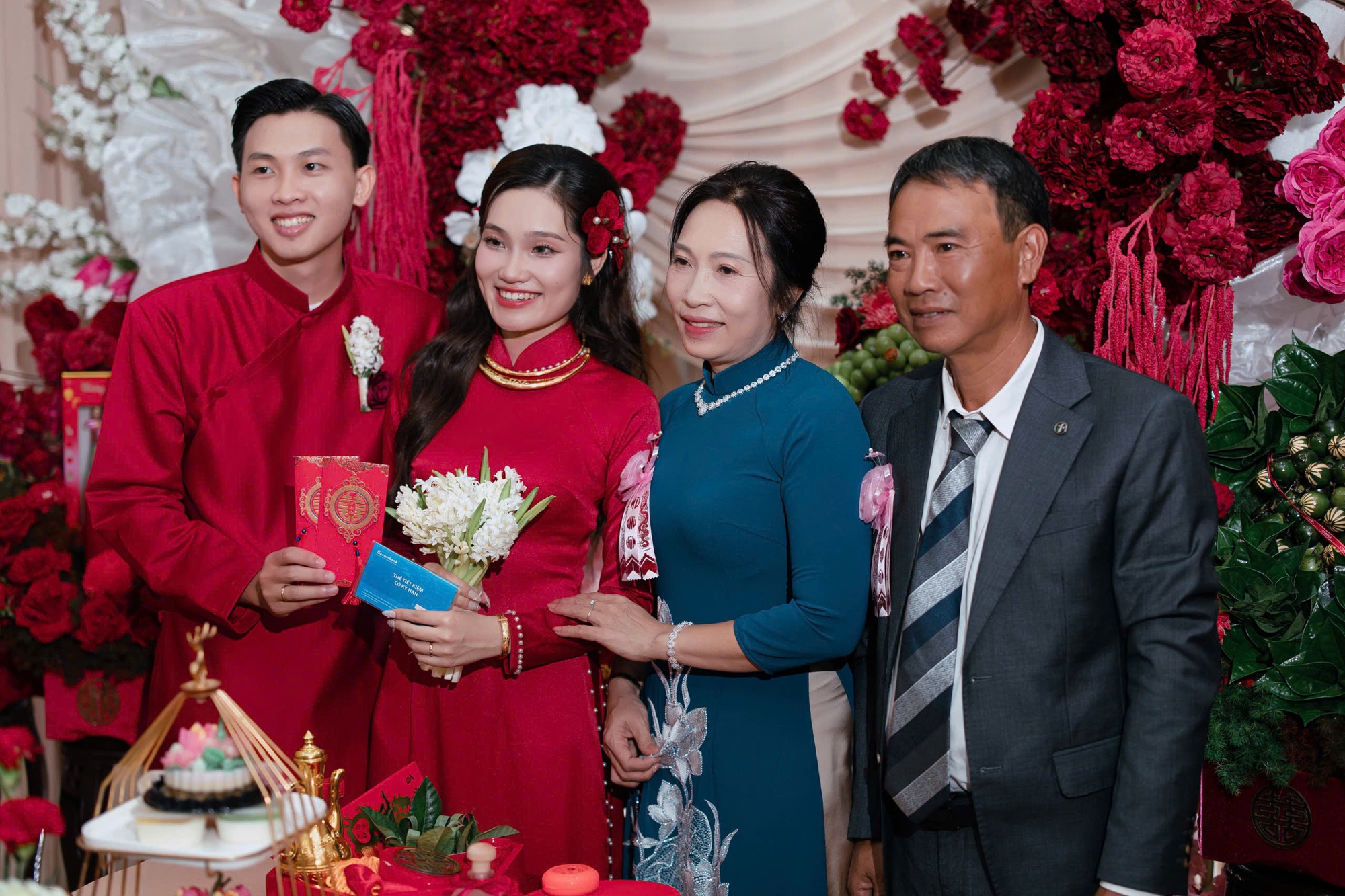 M&oacute;n qu&agrave; đặc biệt mẹ d&agrave;nh cho c&ocirc; d&acirc;u trong ng&agrave;y cưới đầy cảm x&uacute;c - Ảnh 2.