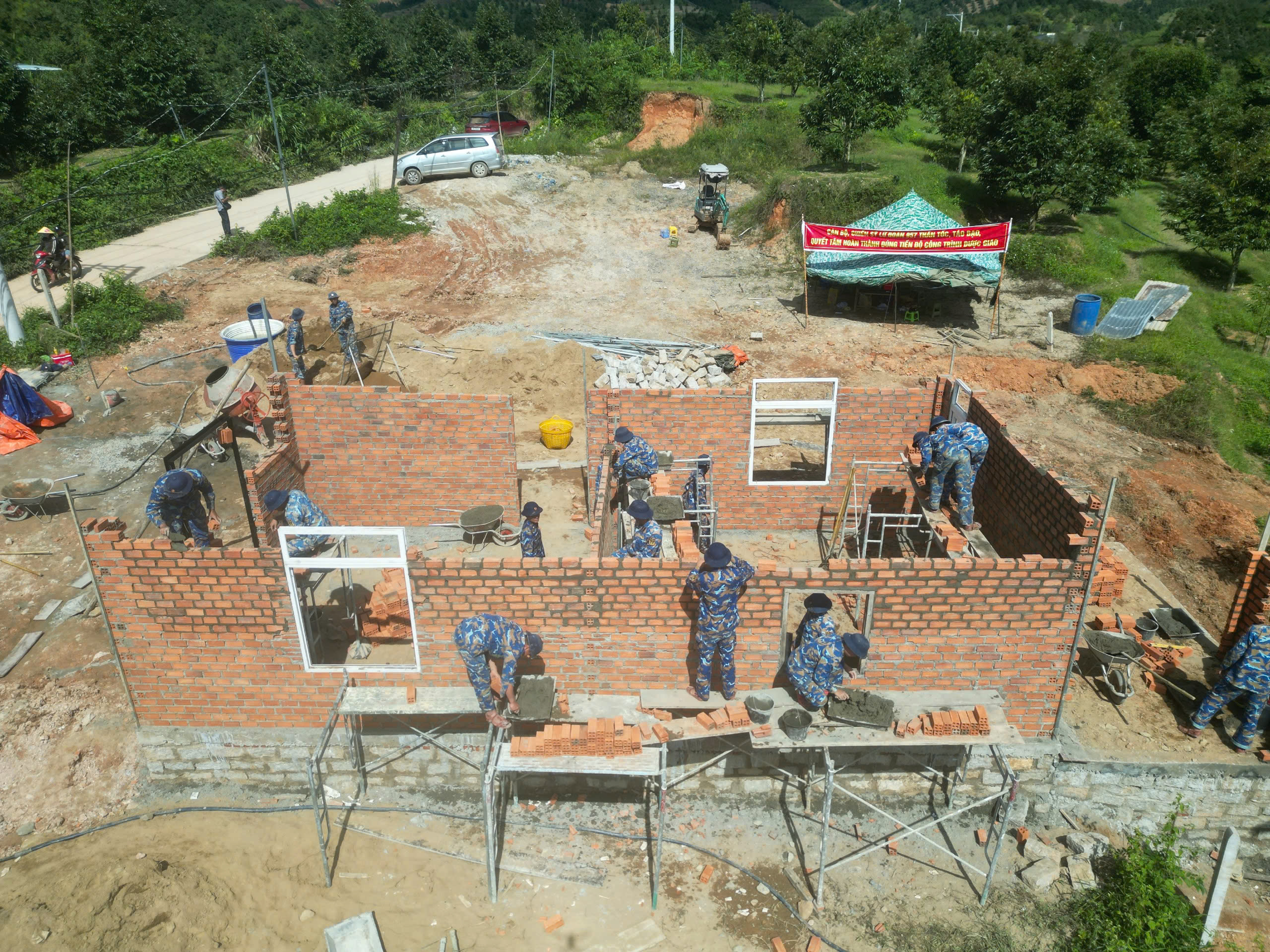 Thiên tai khốc liệt tại khánh hòa năm 2025 gây thiệt hại trên 6.000 Tỉ đồng - Ảnh 4. Thiên tai khốc liệt tại khánh hòa năm 2025 gây thiệt hại trên 6.000 Tỉ đồng - Ảnh 4.