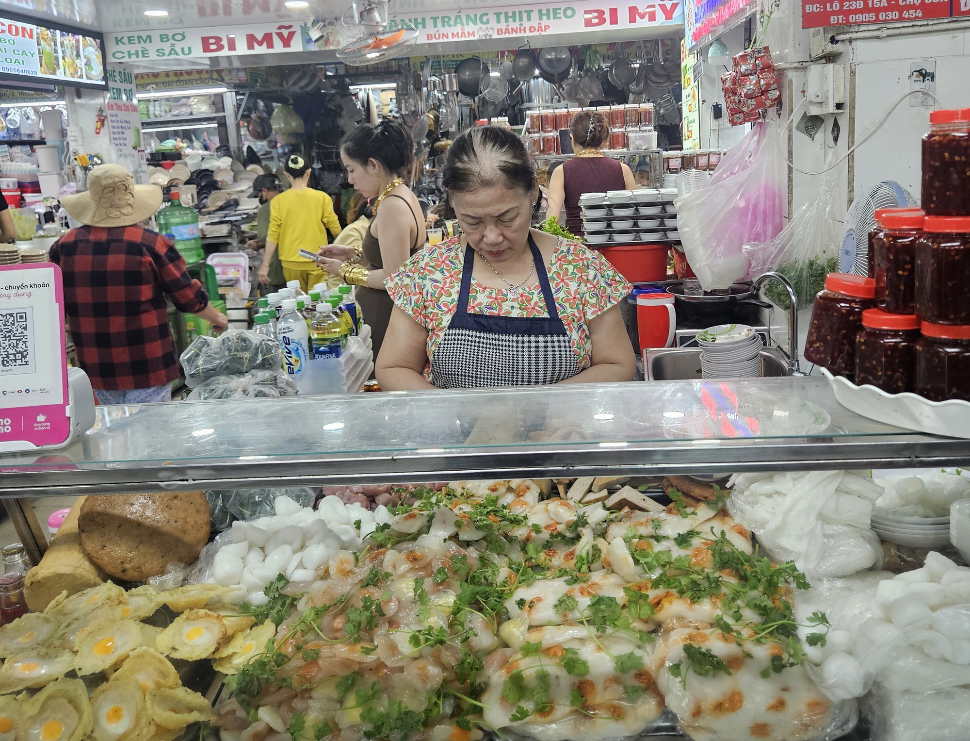 Thú vui 'ăn hàng' trong chợ ở Đà Nẵng - Ảnh 17.