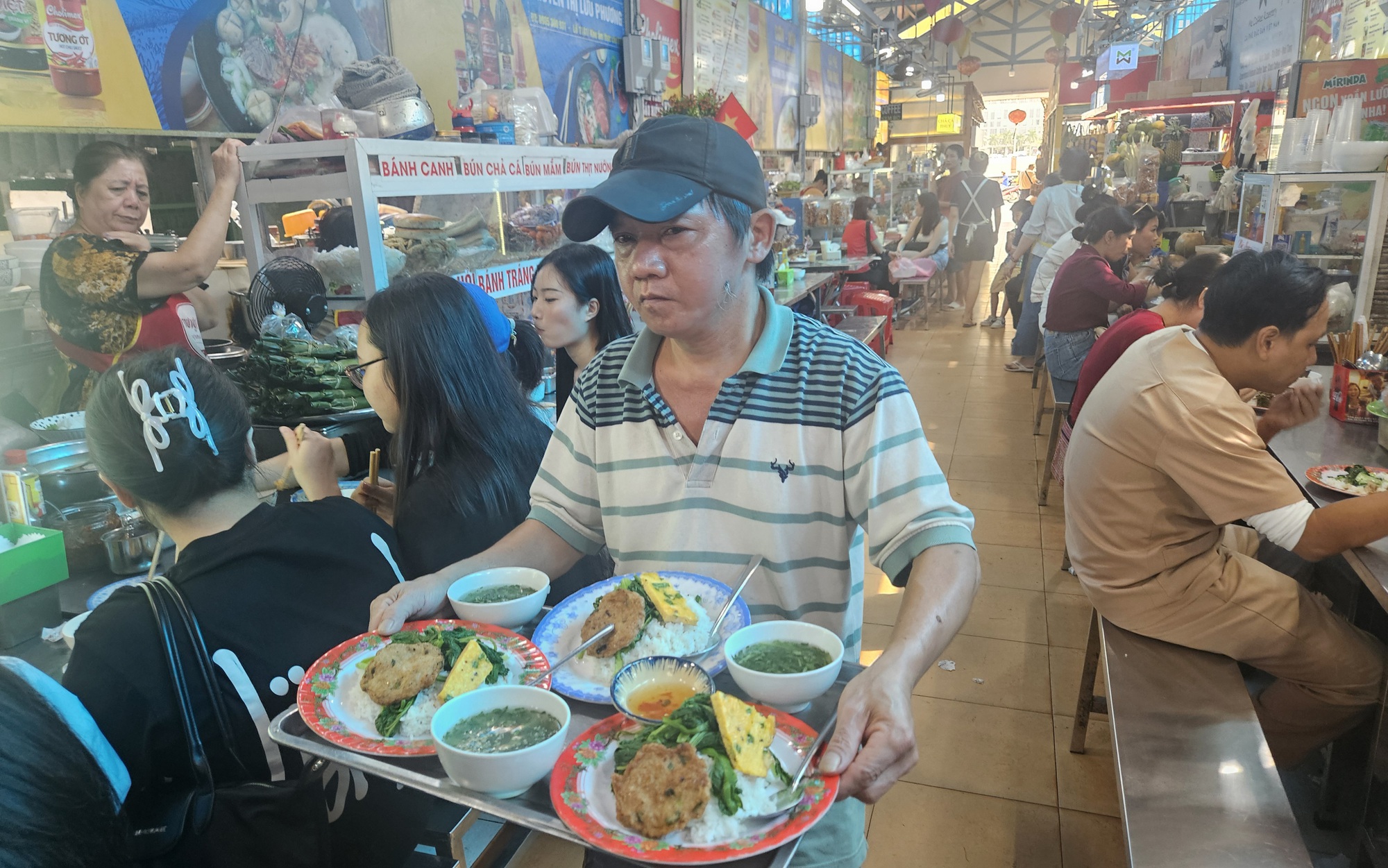 Thú vui 'ăn hàng' trong chợ ở Đà Nẵng - Ảnh 7.