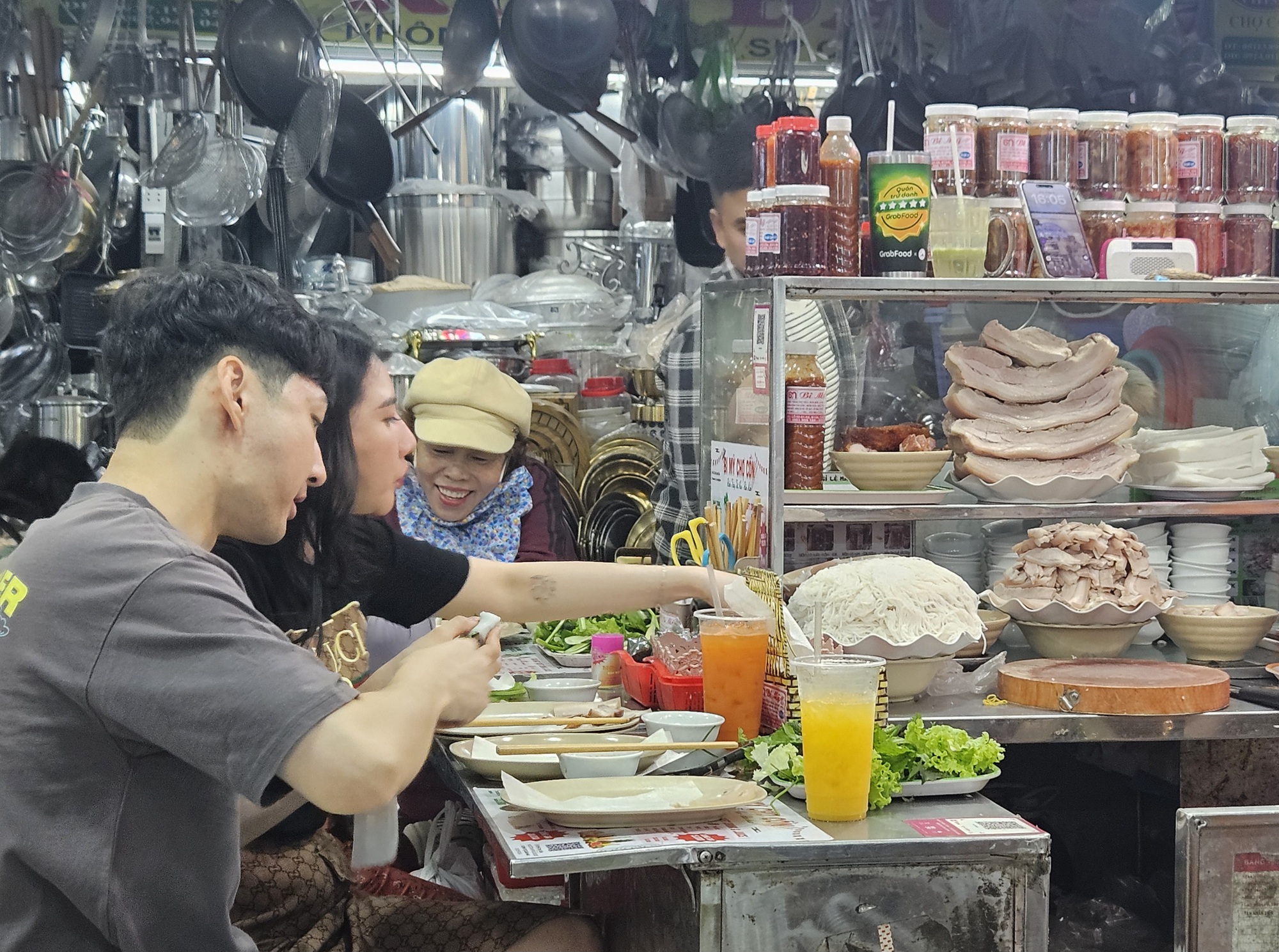 Thú vui 'ăn hàng' trong chợ ở Đà Nẵng - Ảnh 14.