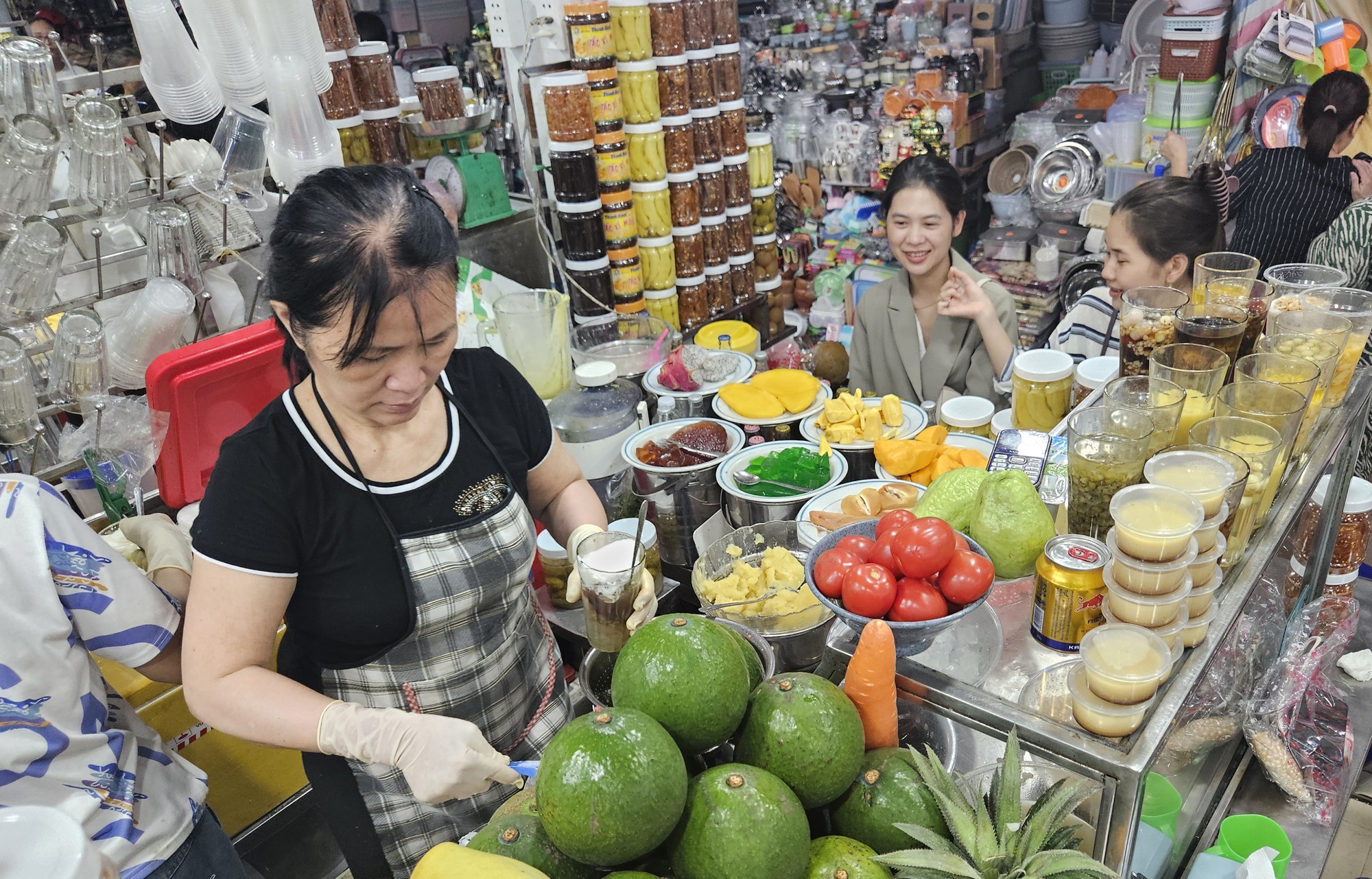 Thú vui 'ăn hàng' trong chợ ở Đà Nẵng - Ảnh 18.