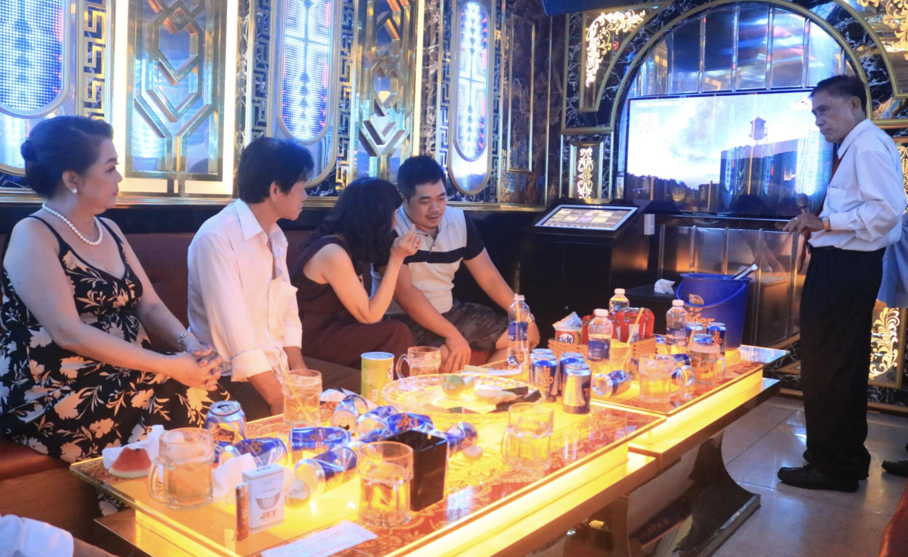 Trend karaoke 'sống một kiếp người b&igrave;nh an l&agrave; được': V&igrave; sao g&acirc;y sốt cận tết 2026? - Ảnh 2.