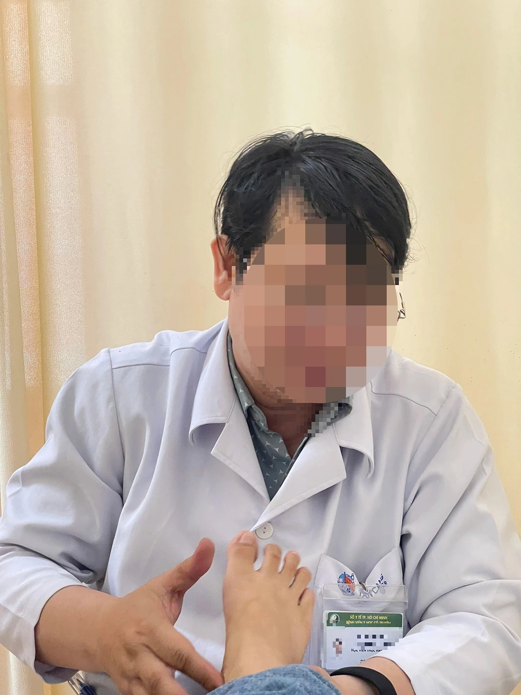 Khuất tất thực hành lấy giấy phép hành nghề bác sĩ - Ảnh 2.