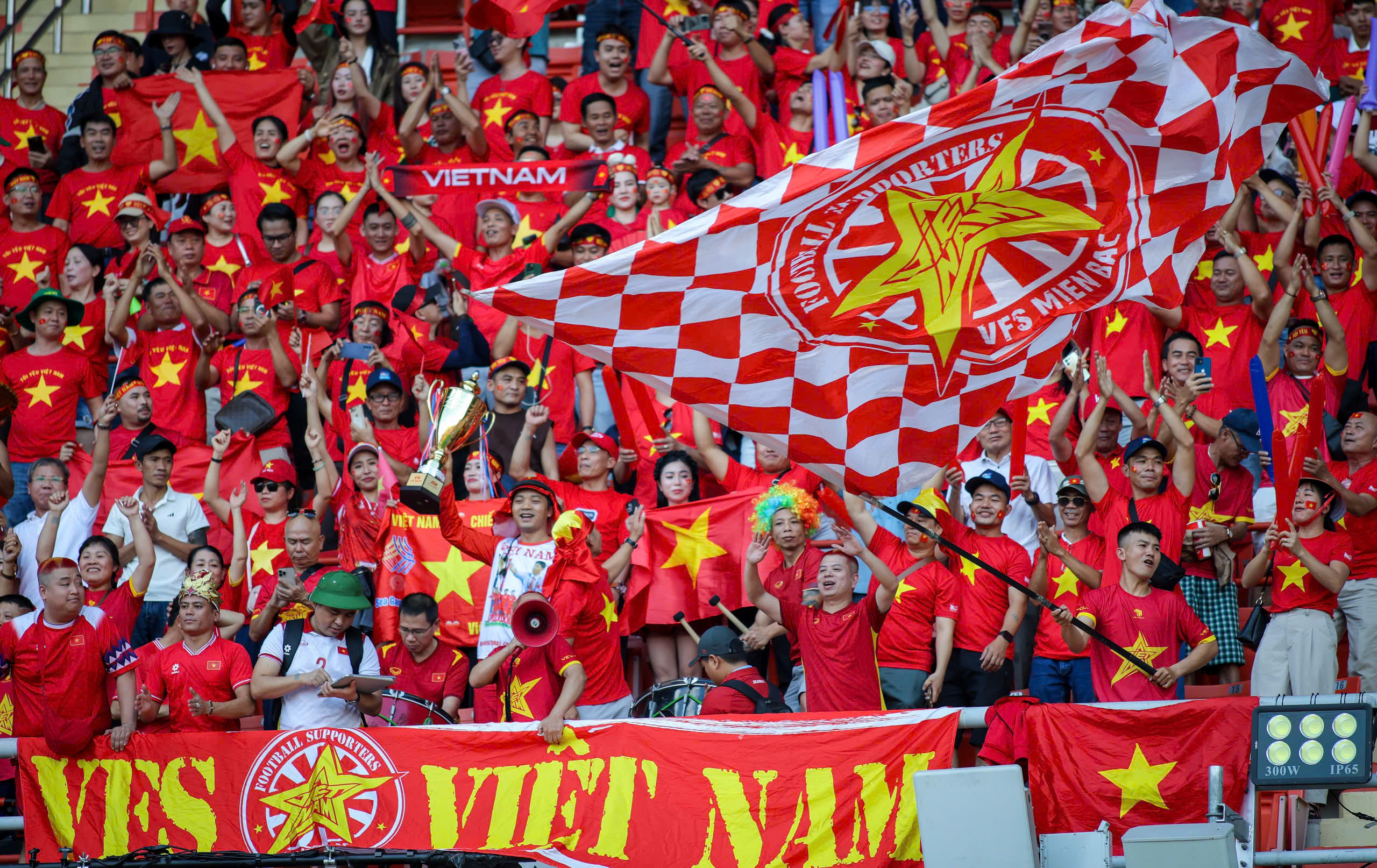 Đại kỳ Việt Nam tiếp lửa thầy trò HLV Kim Sang-sik đấu bán kết châu Á: Quyết thắng U.23 Trung Quốc- Ảnh 2.