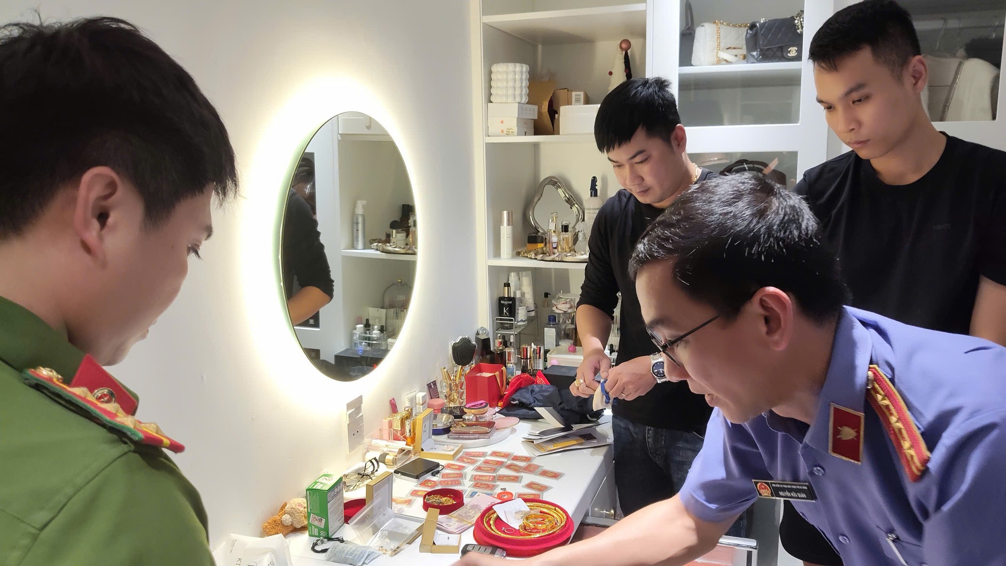 Đánh sập đường dây đa cấp tiền ảo lừa đảo gần 2.000 tỉ đồng - Ảnh 3.