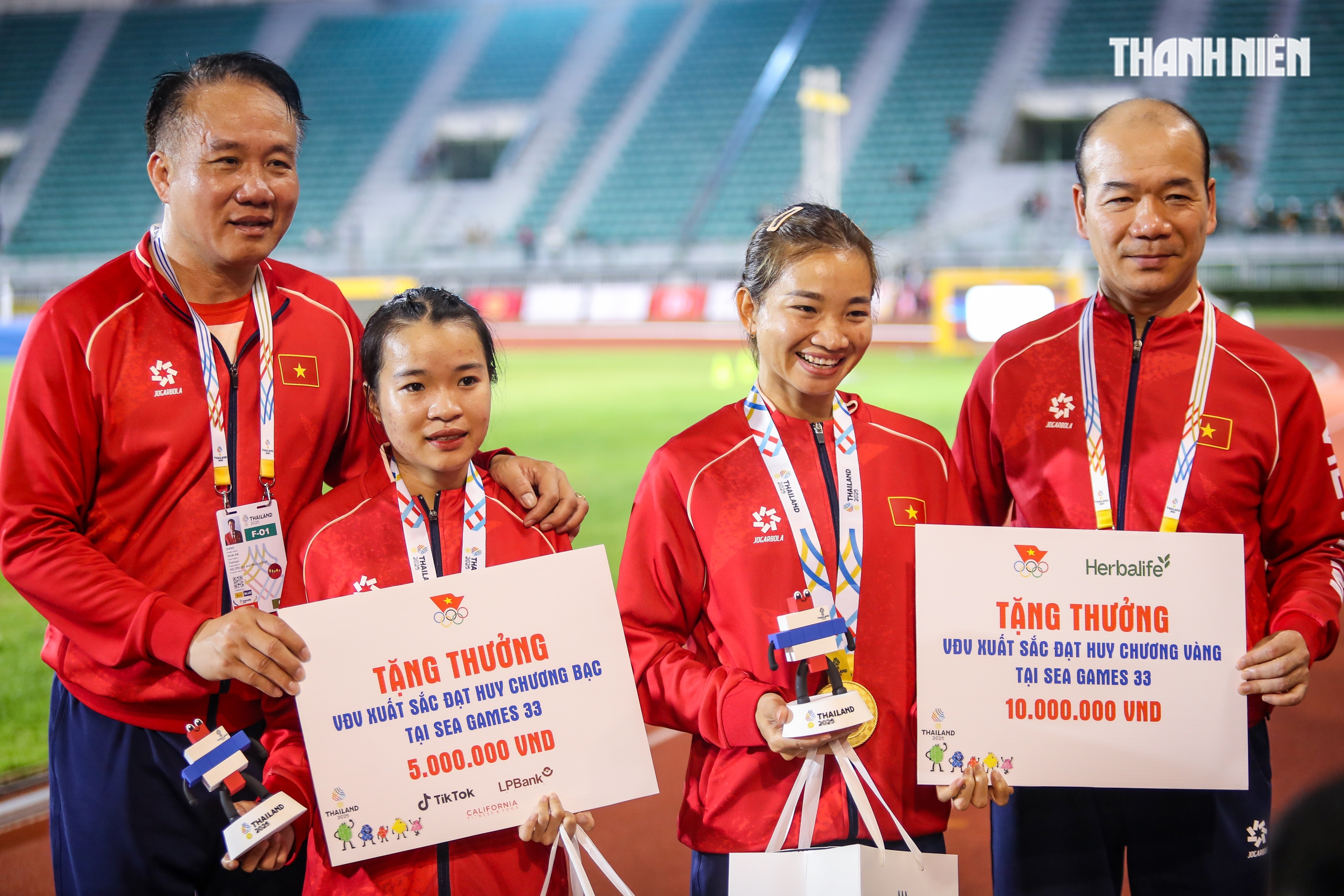 ពេលវេលាដ៏អស្ចារ្យបំផុតសម្រាប់ Nguyen Thi Oanh និងការរត់ប្រណាំងដ៏អស្ចារ្យរបស់នាងដែលបានបង្កើតប្រវត្តិសាស្ត្រ - រូបថតទី 9។ Khoảnh khắc tuyệt đỉnh Nguyễn Thị Oanh và những bước chạy vàng làm nên lịch sử- Ảnh 9.