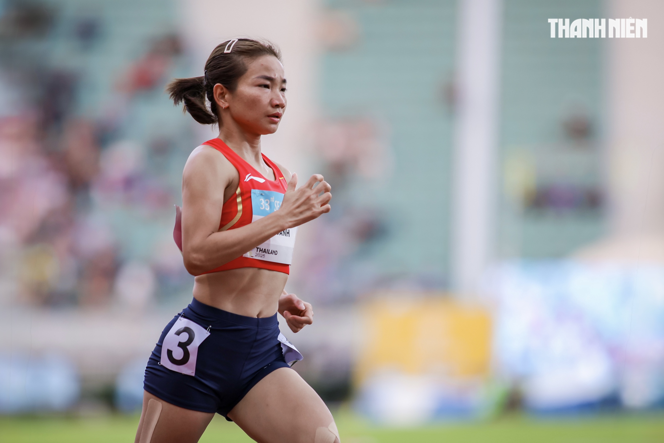 ពេលវេលាដ៏អស្ចារ្យបំផុតសម្រាប់ង្វៀនធីអួន និងជំហានមាសរបស់នាងដែលបានបង្កើតប្រវត្តិសាស្ត្រ - រូបថតទី ៥។ Khoảnh khắc tuyệt đỉnh Nguyễn Thị Oanh và những bước chạy vàng làm nên lịch sử- Ảnh 5.