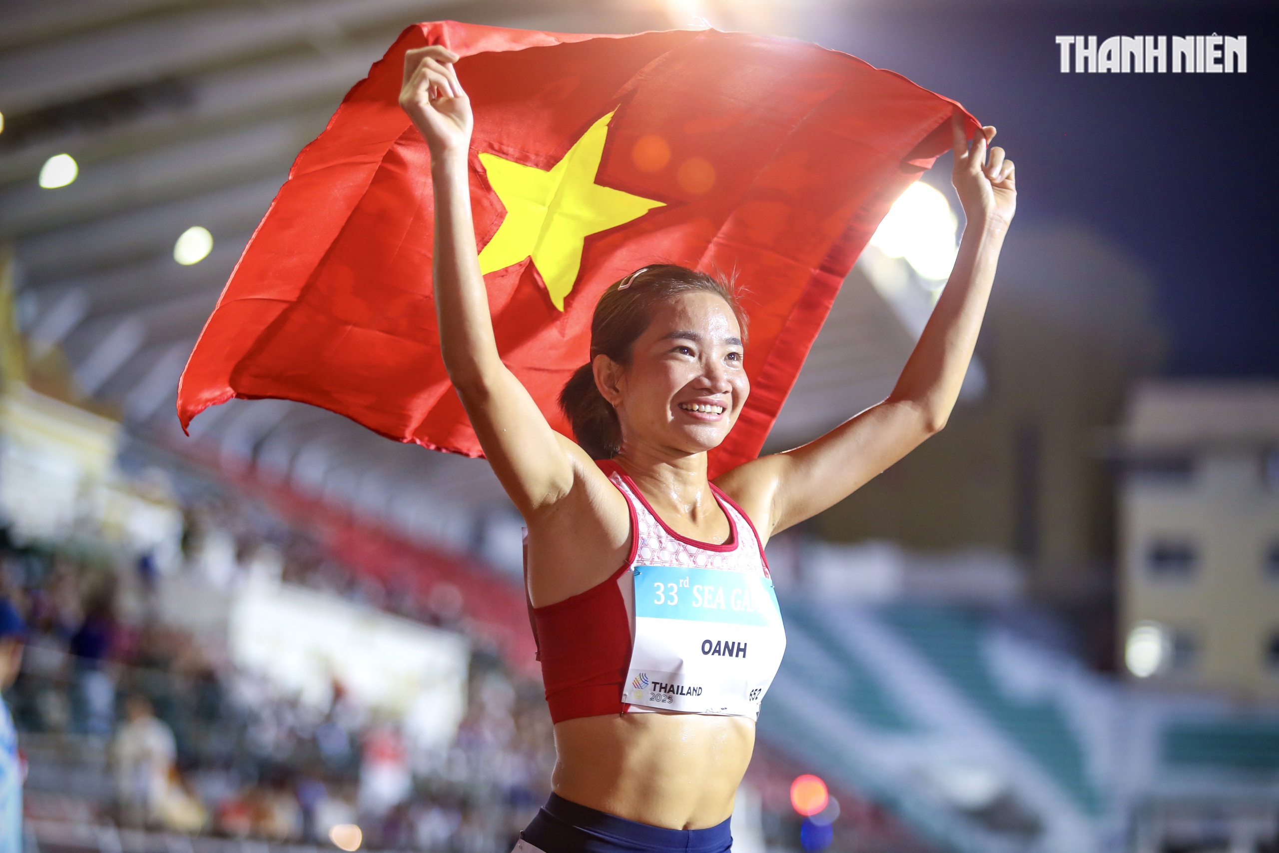 ពេលវេលាដ៏អស្ចារ្យបំផុតសម្រាប់ Nguyen Thi Oanh និងការរត់ប្រណាំងដ៏អស្ចារ្យរបស់នាងដែលបានបង្កើតប្រវត្តិសាស្ត្រ - រូបថតទី 8។ Khoảnh khắc tuyệt đỉnh Nguyễn Thị Oanh và những bước chạy vàng làm nên lịch sử- Ảnh 8.