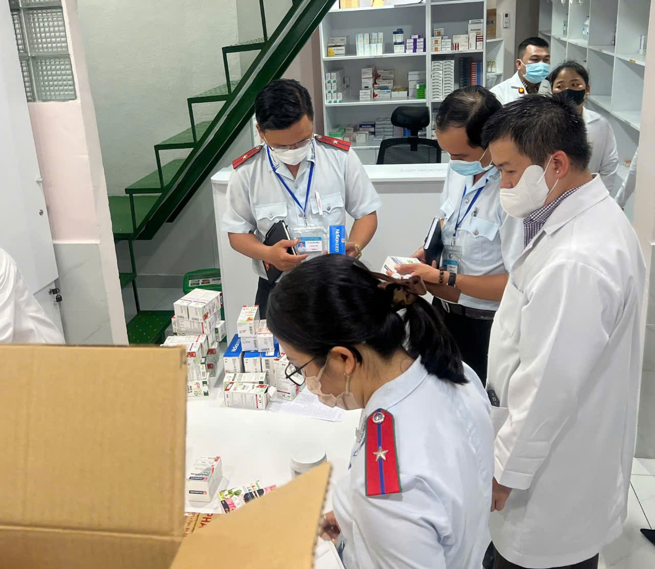 Một năm, Sở An toàn thực phẩm TP.HCM phát hiện được bao nhiêu cơ sở vi phạm? - Ảnh 3.