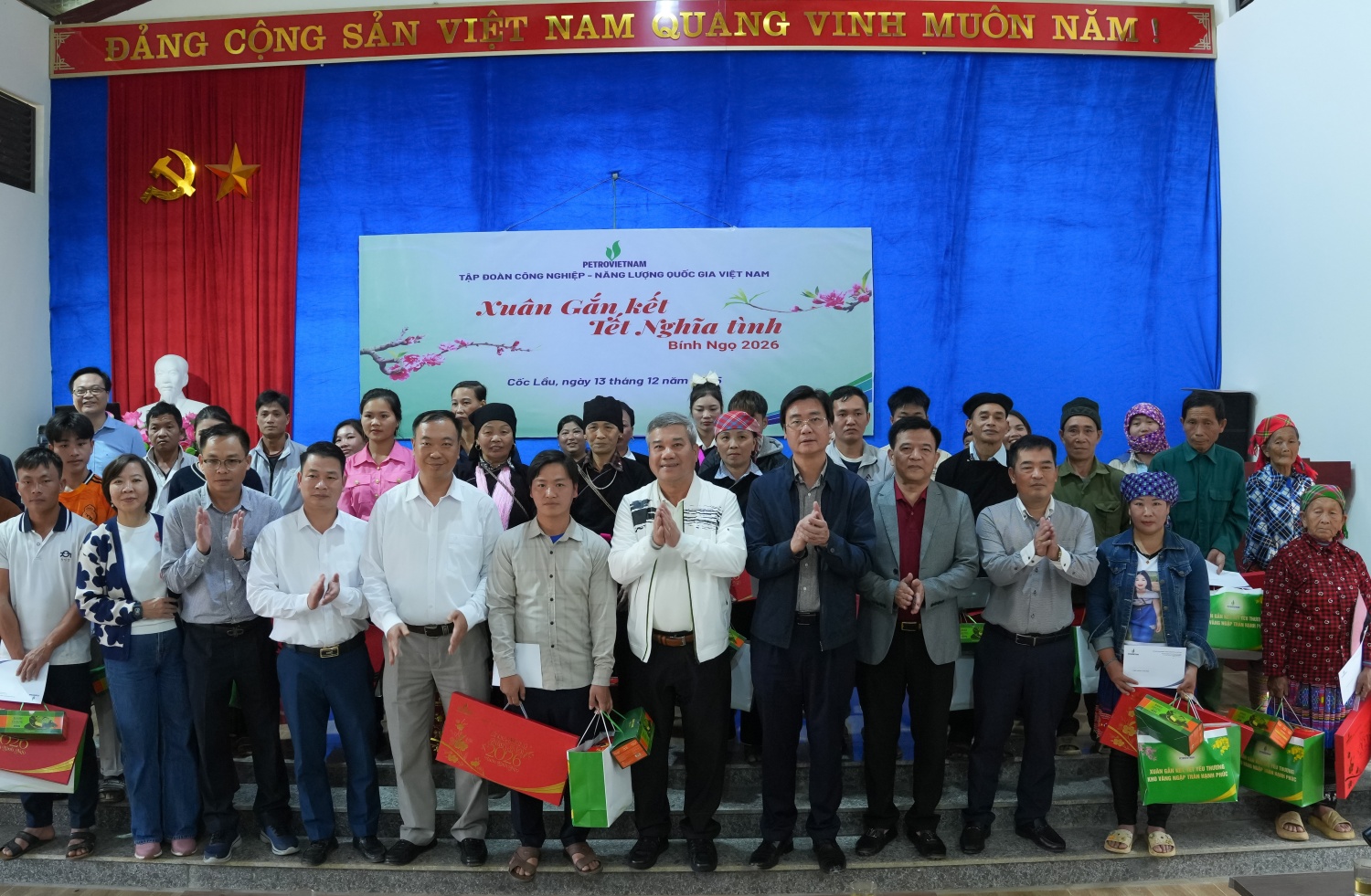 Petrovietnam mang ‘tết sớm’ đến thôn Kho Vàng - Ảnh 4.
