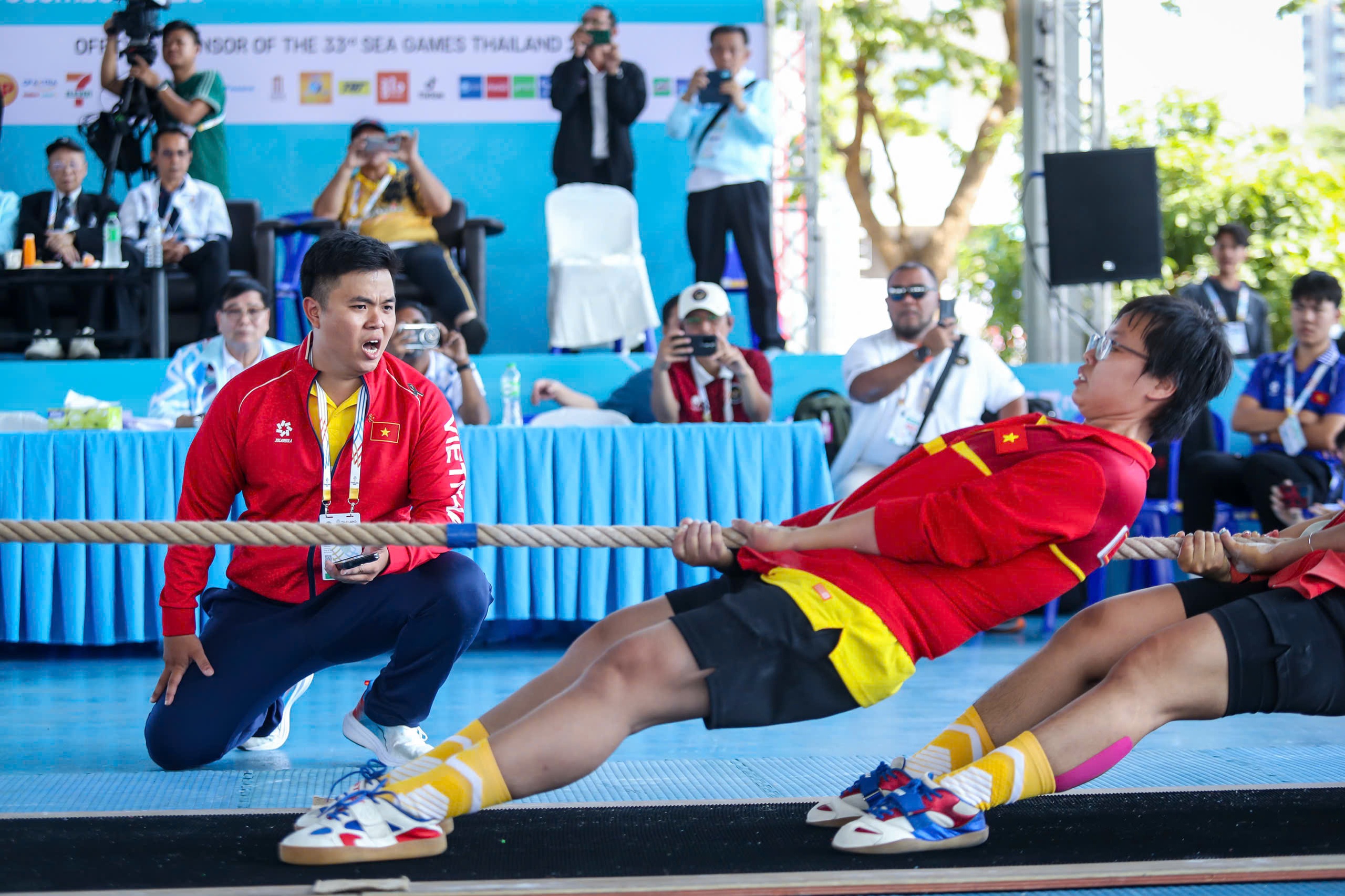 Kéo co cực hấp dẫn tại SEA Games 33: Việt Nam và Thái Lan cạnh tranh khốc liệt- Ảnh 14. Kéo co cực hấp dẫn tại SEA Games 33: Việt Nam và Thái Lan cạnh tranh khốc liệt- Ảnh 14.