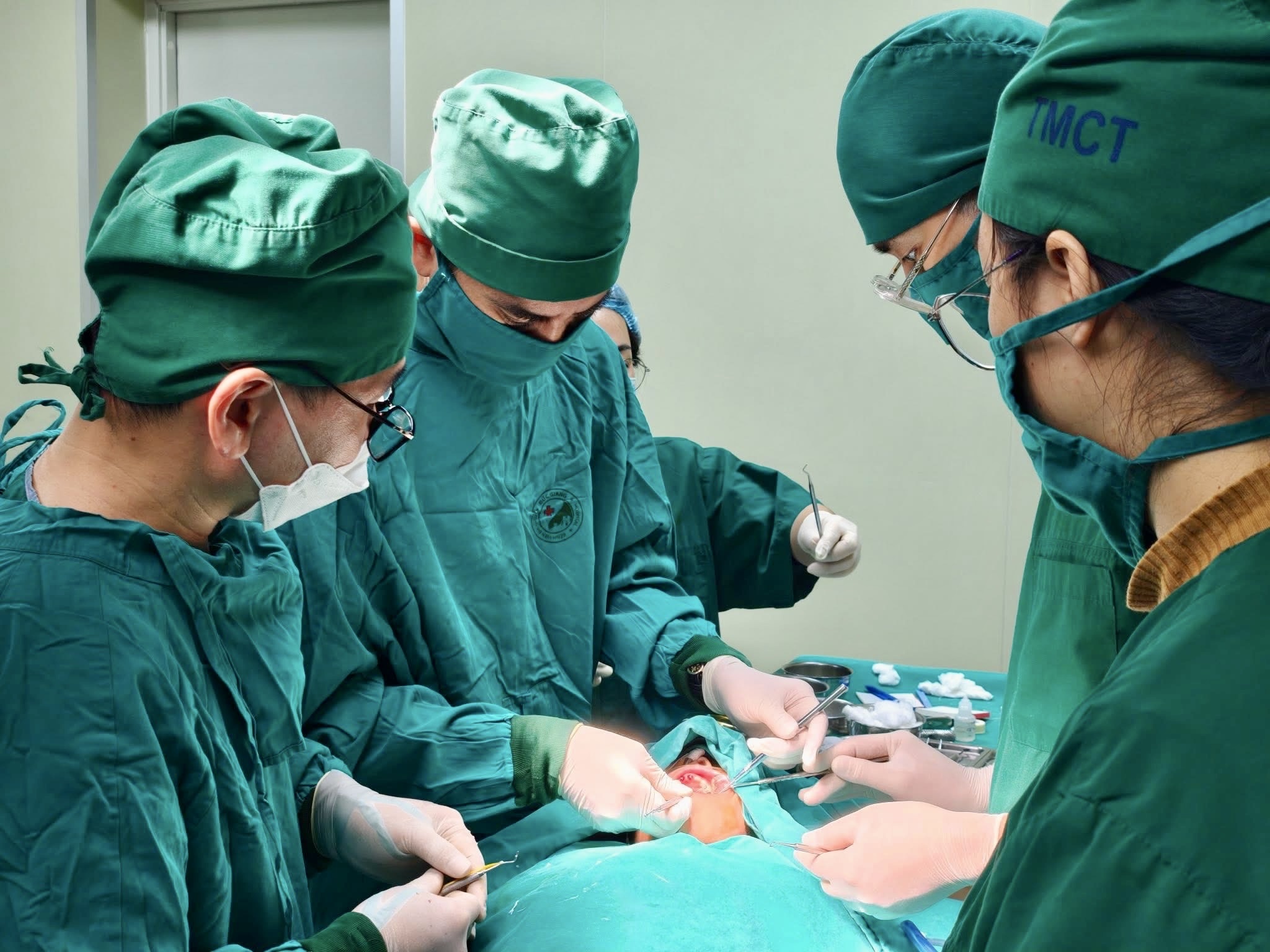 Ngăn Ngừa Sâu Răng Khi Chỉnh Nha Mắc Cài Hoặc Máng Trong Suốt Ngăn Ngừa Sâu Răng Khi Chỉnh Nha Mắc Cài Hoặc Máng Trong Suốt - Ảnh 1.