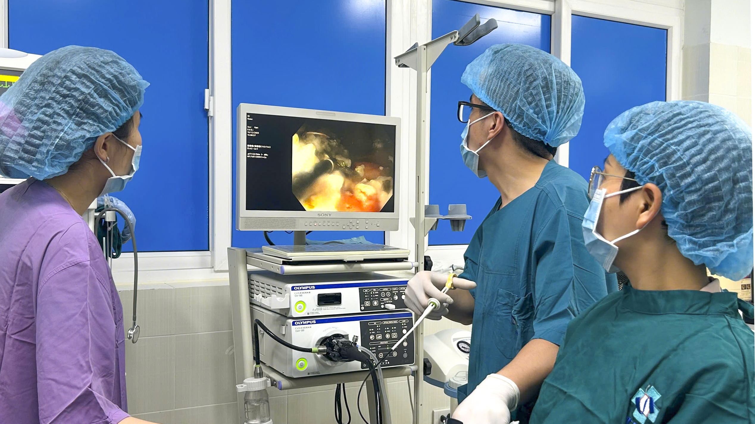 Nuốt Kẹp Tóc Dài 7 Cm Trong Lúc Ngủ Trưa, Bé Gái 6 Tuổi Phải Nhập Viện Ngủ Trưa Bé Gái 6 Tuổi Nuốt Kẹp Tóc Dài 7 Cm Vào Ổ Bụng - Ảnh 2.