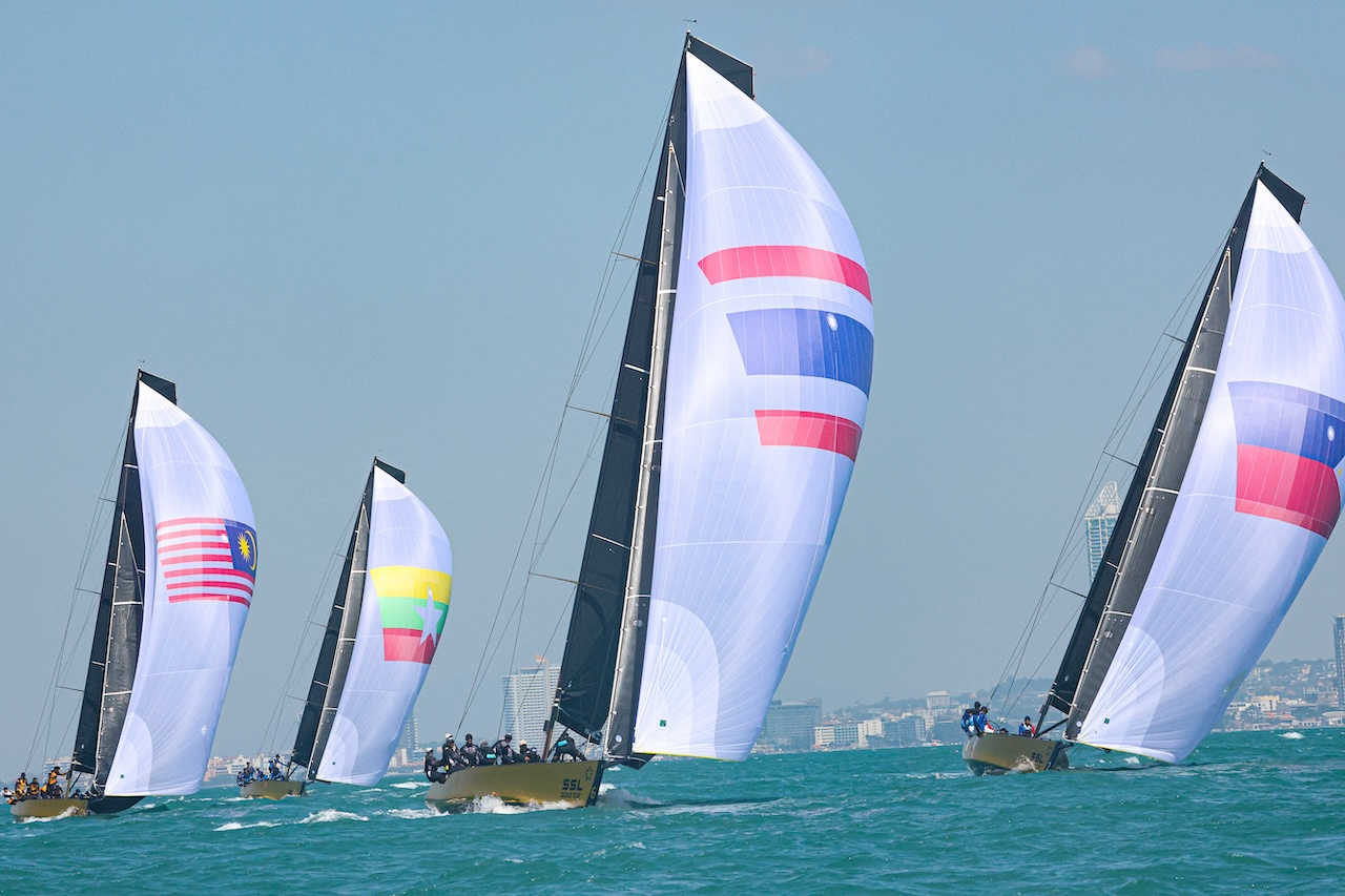 Thú vị hình ảnh Hoàng hậu Suthida làm hoa tiêu, thuyền buồm Thái Lan bứt tốc: Sắp giành HCV SEA Games- Ảnh 2.