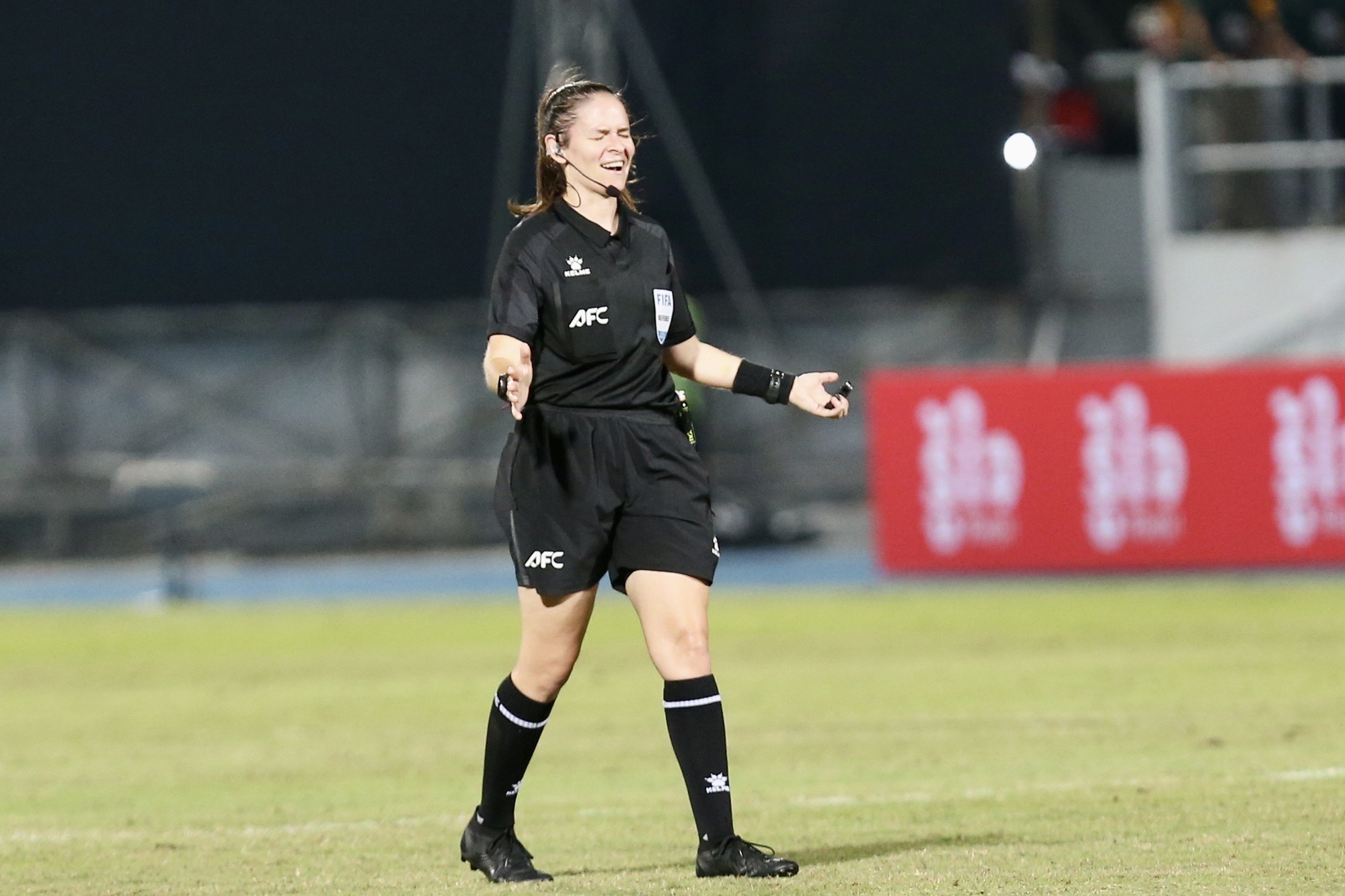 Truyền thông khu vực bức xúc: ‘Trọng tài quyết định quá vô lí, tước bàn thắng của đội tuyển nữ Việt Nam’- Ảnh 2.