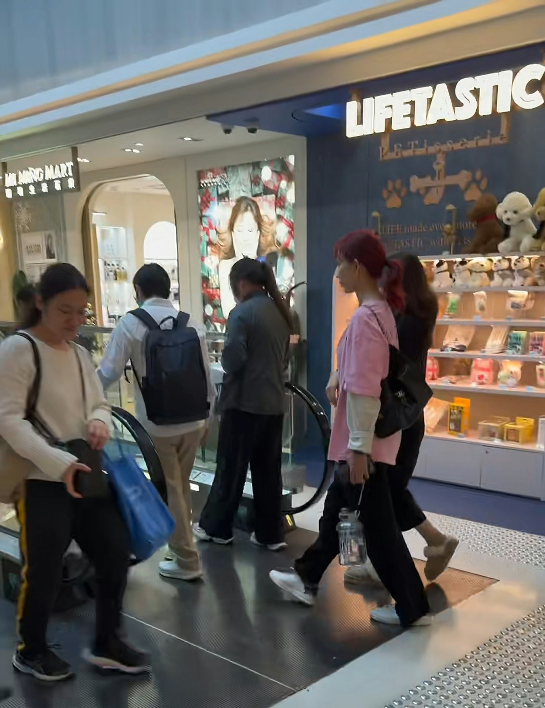 Giàu 'nứt đố đổ vách', Thái Thiếu Phân vẫn chỉ thích sắm đồ giảm giá - Ảnh 1.