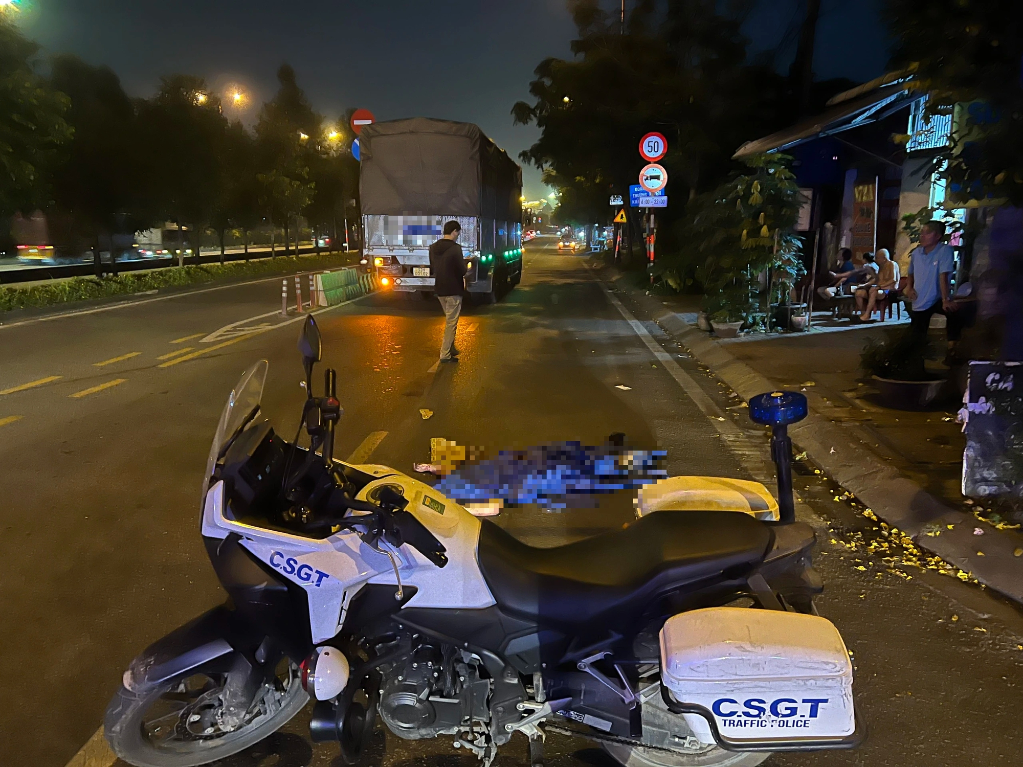 TP.HCM: Cãi nhau với chồng, người phụ nữ lao ra đường bị xe tông tử vong - Ảnh 1.