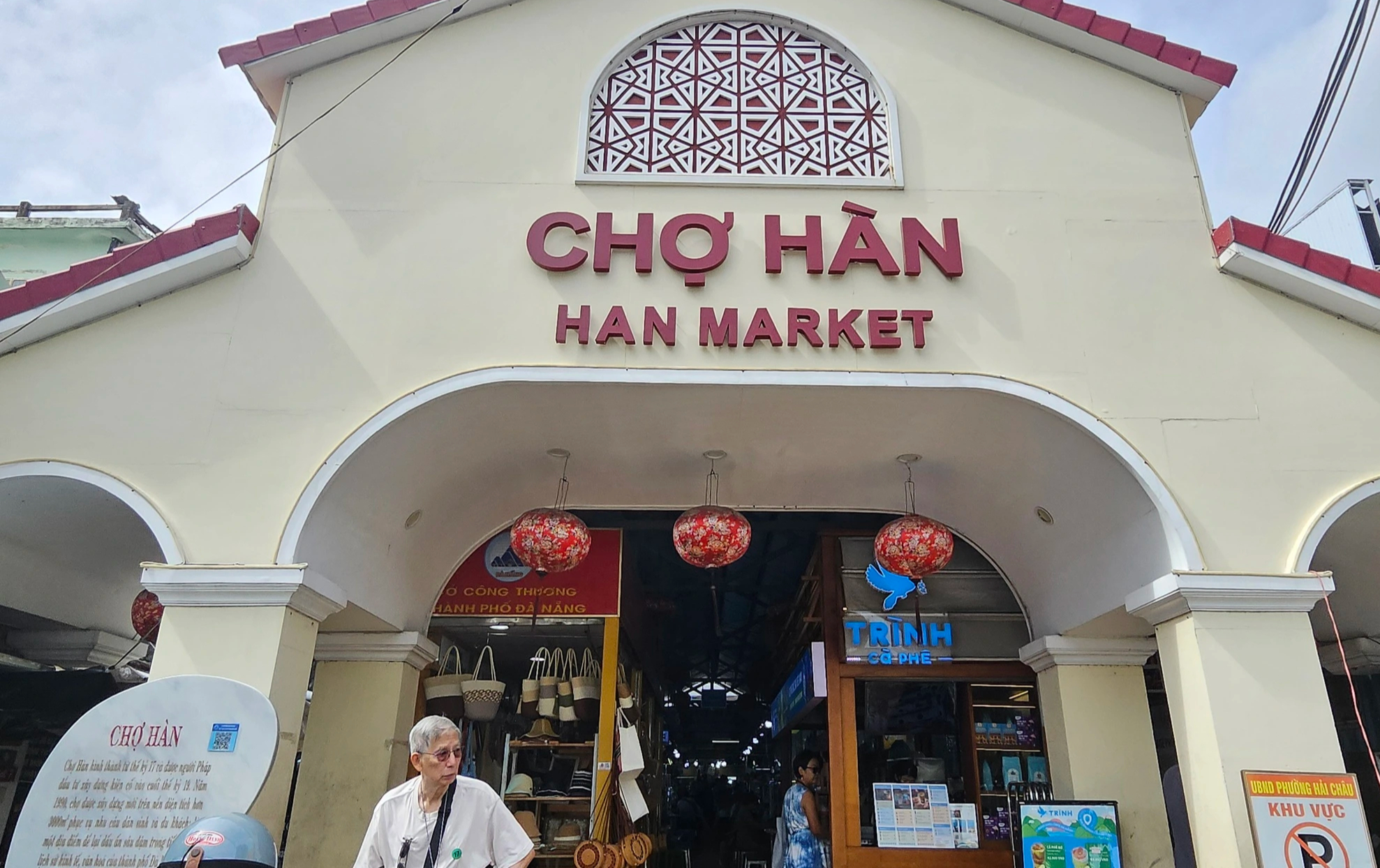 Thú vui 'ăn hàng' trong chợ ở Đà Nẵng - Ảnh 1.