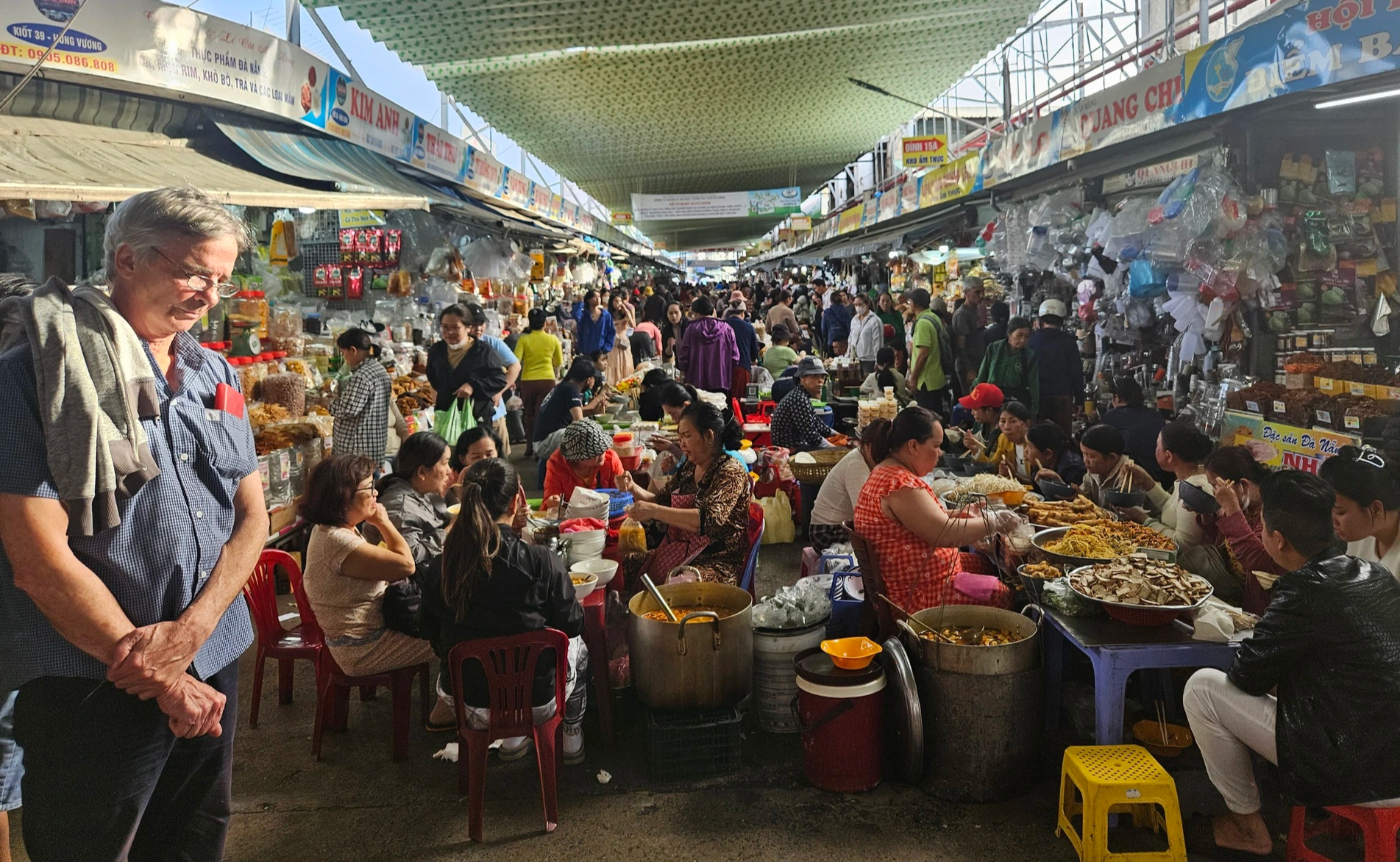 Thú vui 'ăn hàng' trong chợ ở Đà Nẵng - Ảnh 12.