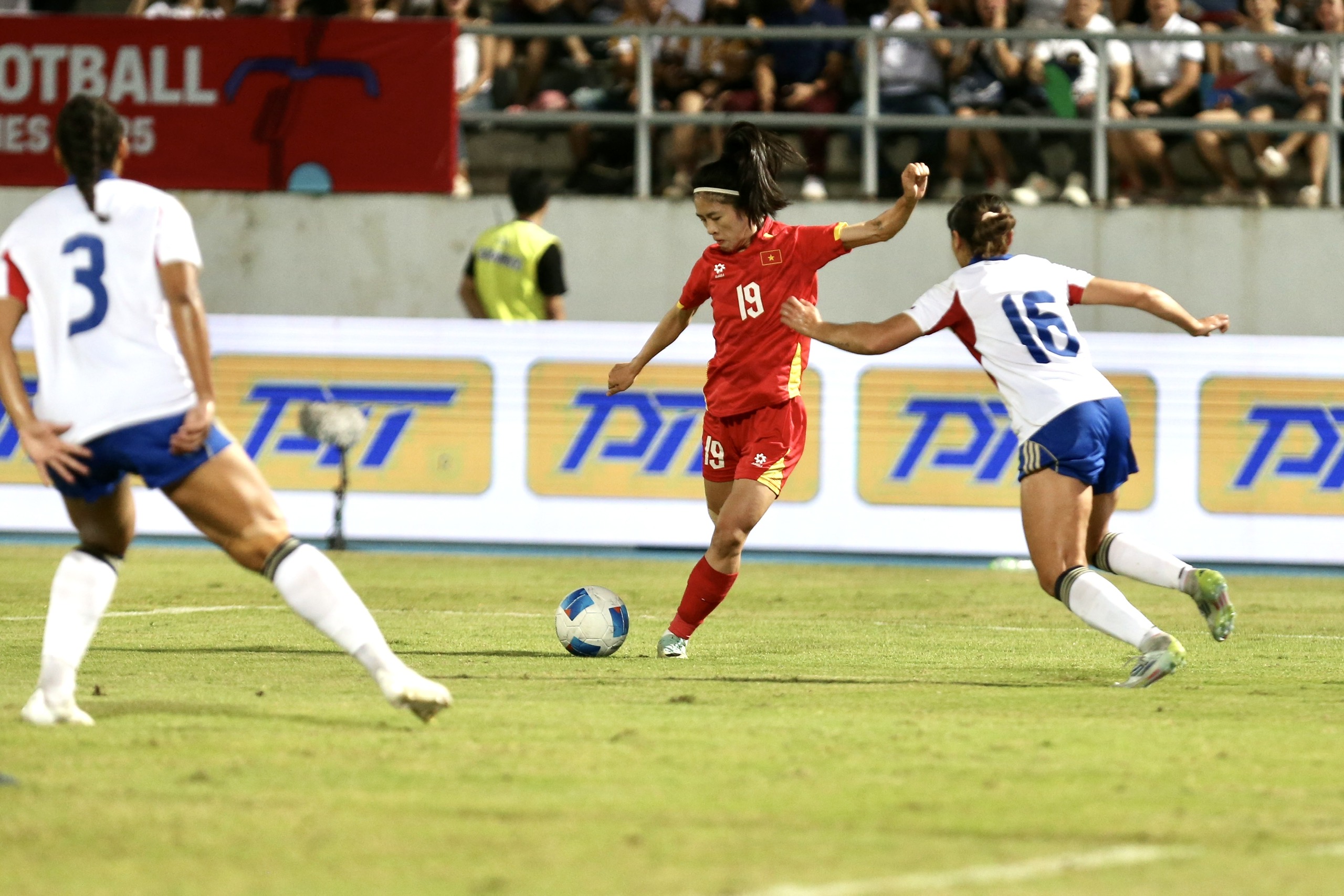 Ακόμα και χωρίς χρυσό μετάλλιο, η γυναικεία ομάδα του Βιετνάμ εξακολουθεί να λάμπει! - Φωτογραφία 1. Không cần HCV, đội tuyển nữ Việt Nam vẫn tỏa sáng lấp lánh! - Ảnh 1.