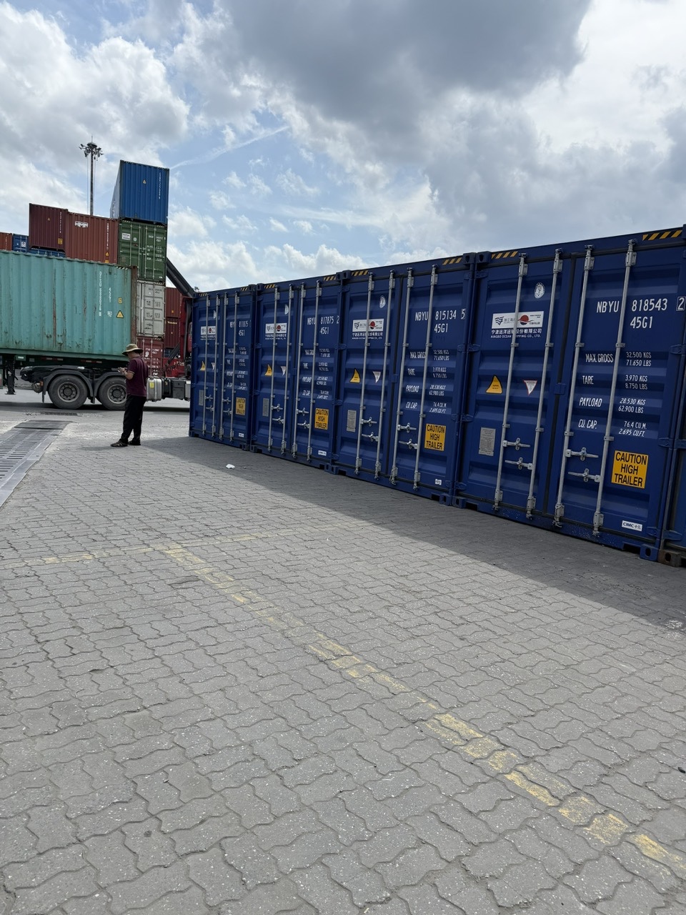 Công an TP.HCM triệt phá đường dây xuất khẩu trái phép 650 tấn khoáng sản - Ảnh 2.