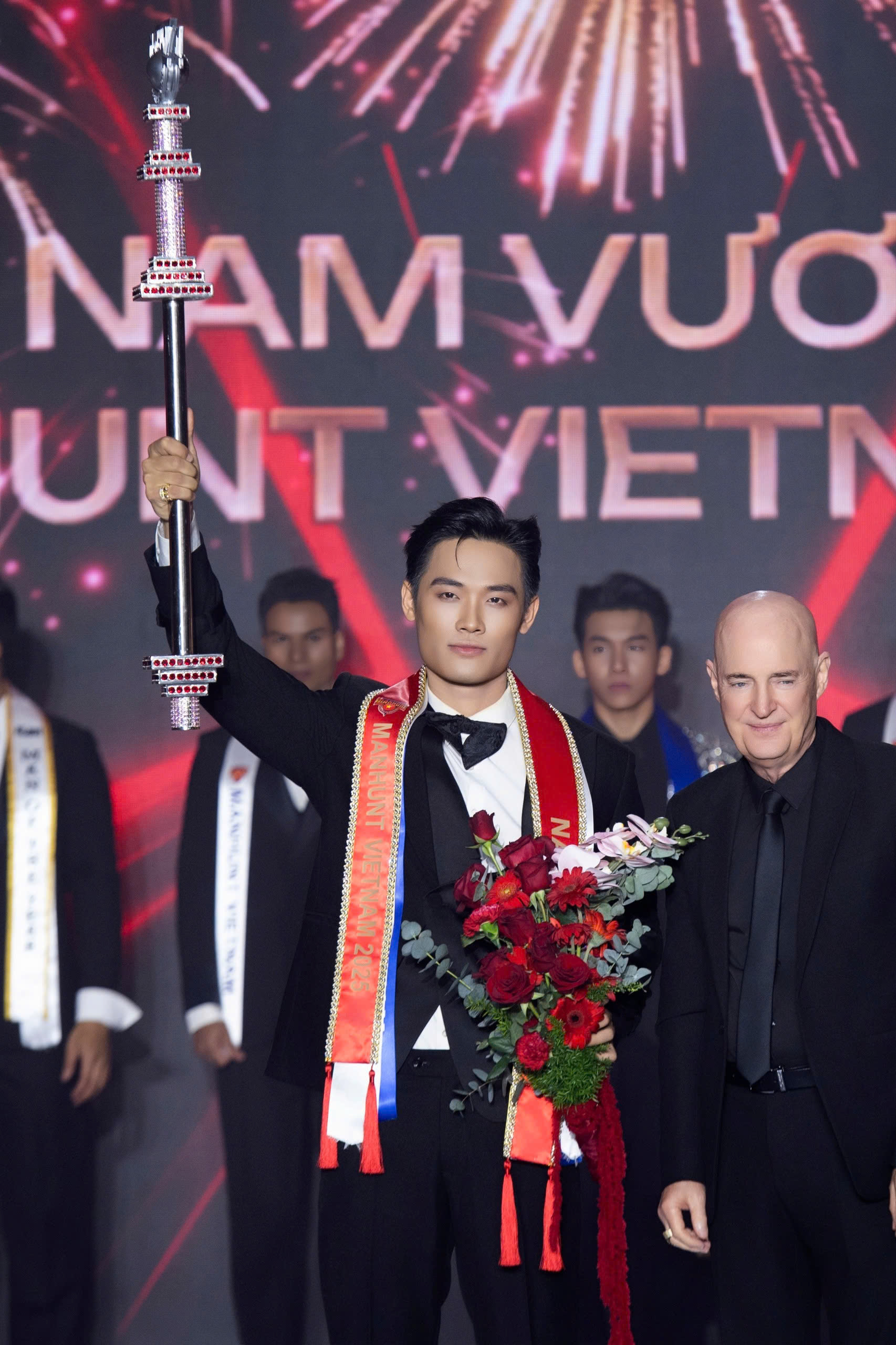 Chàng trai quê Phú Thọ cao 1,86 m đăng quang Manhunt Vietnam 2025- Ảnh 1.