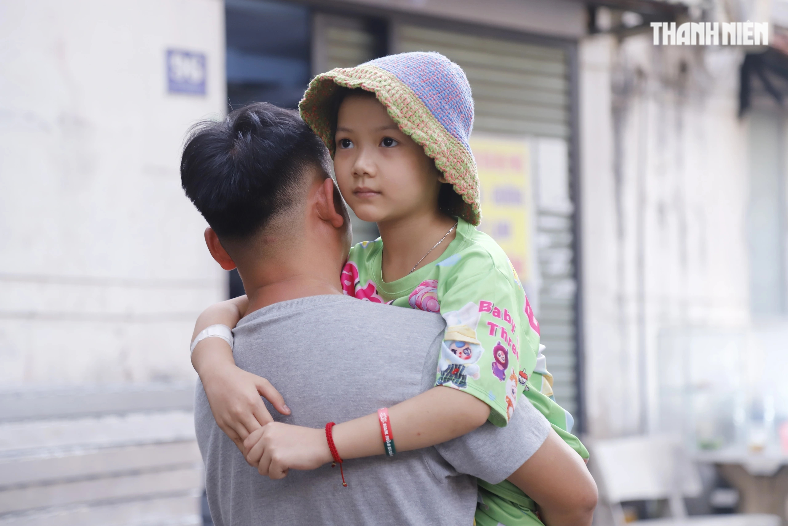 Cha nghèo chạy xe ôm bán hết tài sản, 'còn 2 triệu đồng' cứu con ung thư- Ảnh 7.