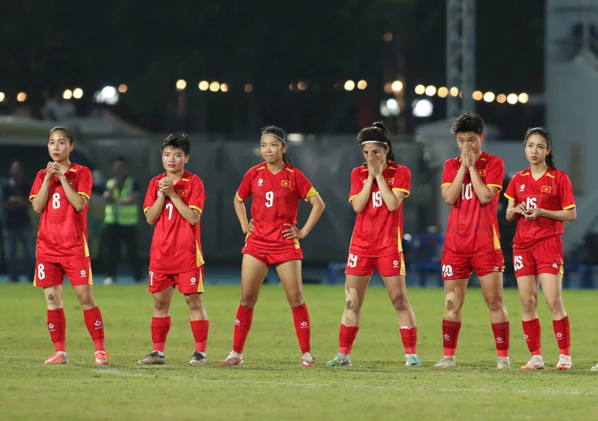 Xin đừng để VĐV phải phát khóc vì trọng tài- Ảnh 3. Xin đừng để VĐV phải phát khóc vì trọng tài- Ảnh 3.