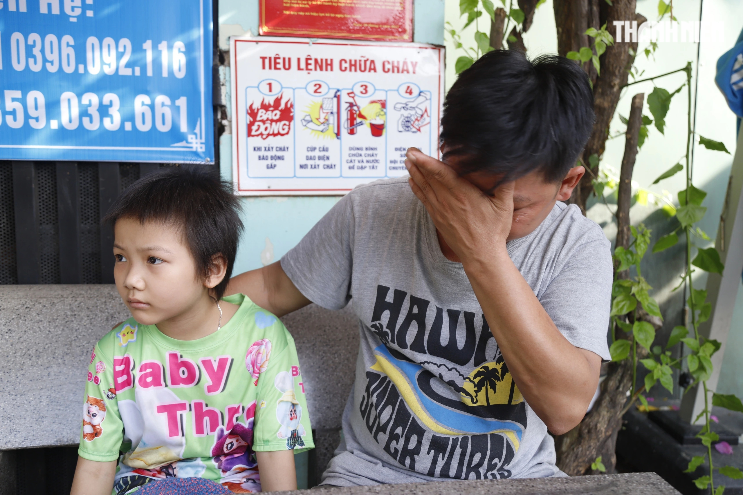 Cha nghèo chạy xe ôm bán hết tài sản, 'còn 2 triệu đồng' cứu con ung thư- Ảnh 2.